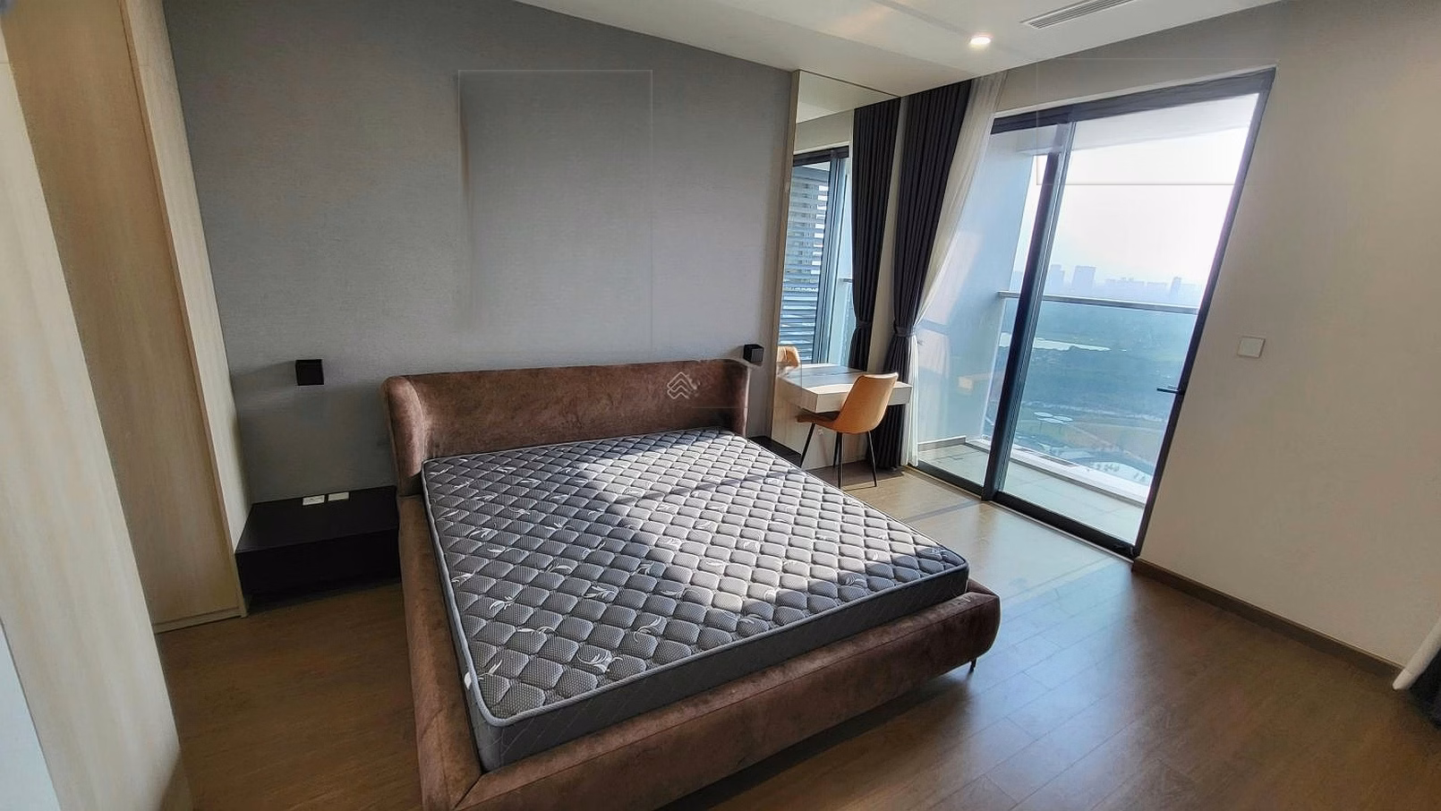 Rare: Golden Park apartment for rent, 200m2, 4 bedrooms, 3 bathrooms, full, price 36 million/month***