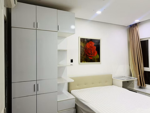 Monarchy apartment for rent with 2 bedrooms, beautiful view, fully furnished, near My Khe beach