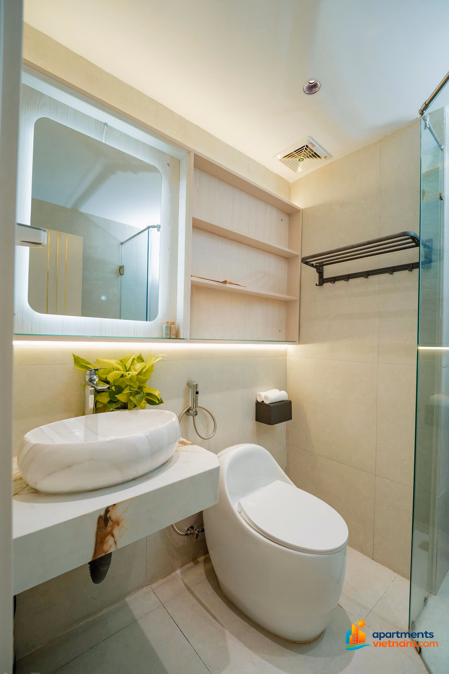 The renovated apartment is more beautiful than the original, damaged balcony, converted kitchen, high-end furniture, Muong Thanh Vien Tri