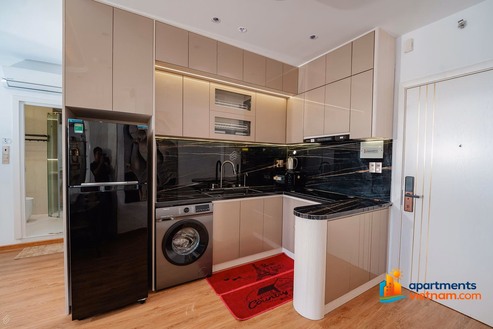 The renovated apartment is more beautiful than the original, damaged balcony, converted kitchen, high-end furniture, Muong Thanh Vien Tri