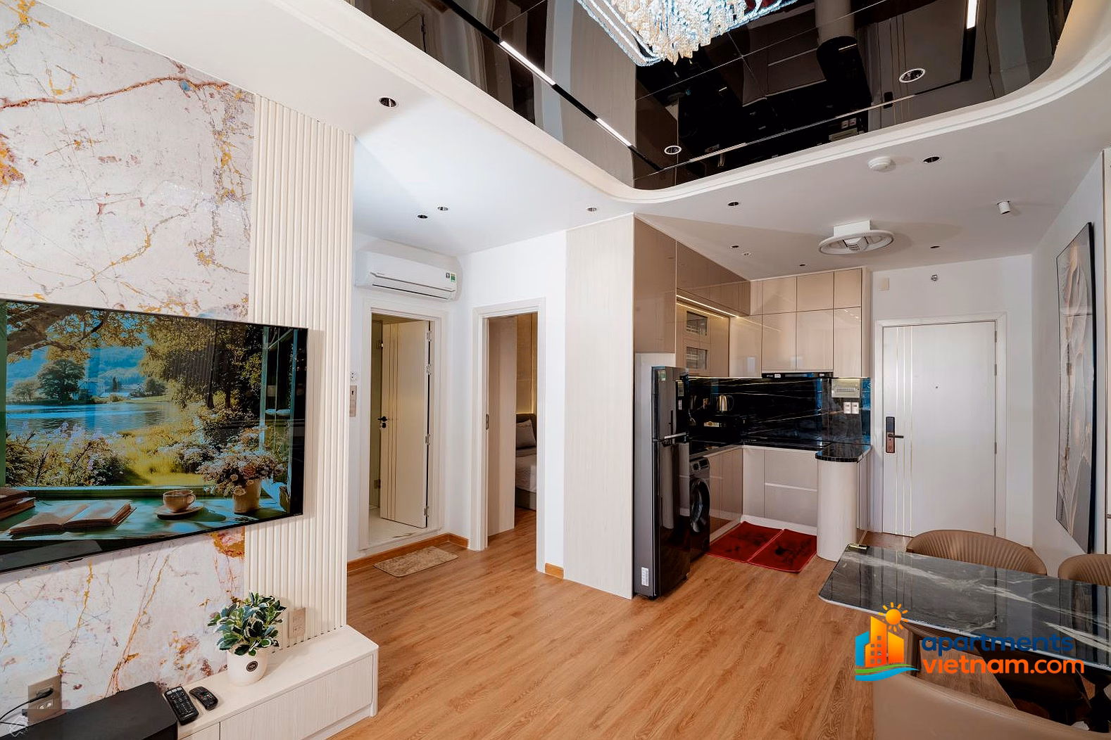 The renovated apartment is more beautiful than the original, damaged balcony, converted kitchen, high-end furniture, Muong Thanh Vien Tri