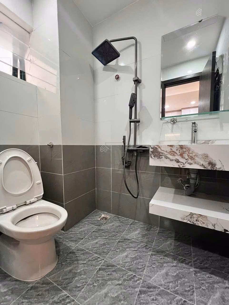 Selling 3 bedroom + 2 bathroom apartment in Me Tri Ha Urban Area, price 6.2 billion
