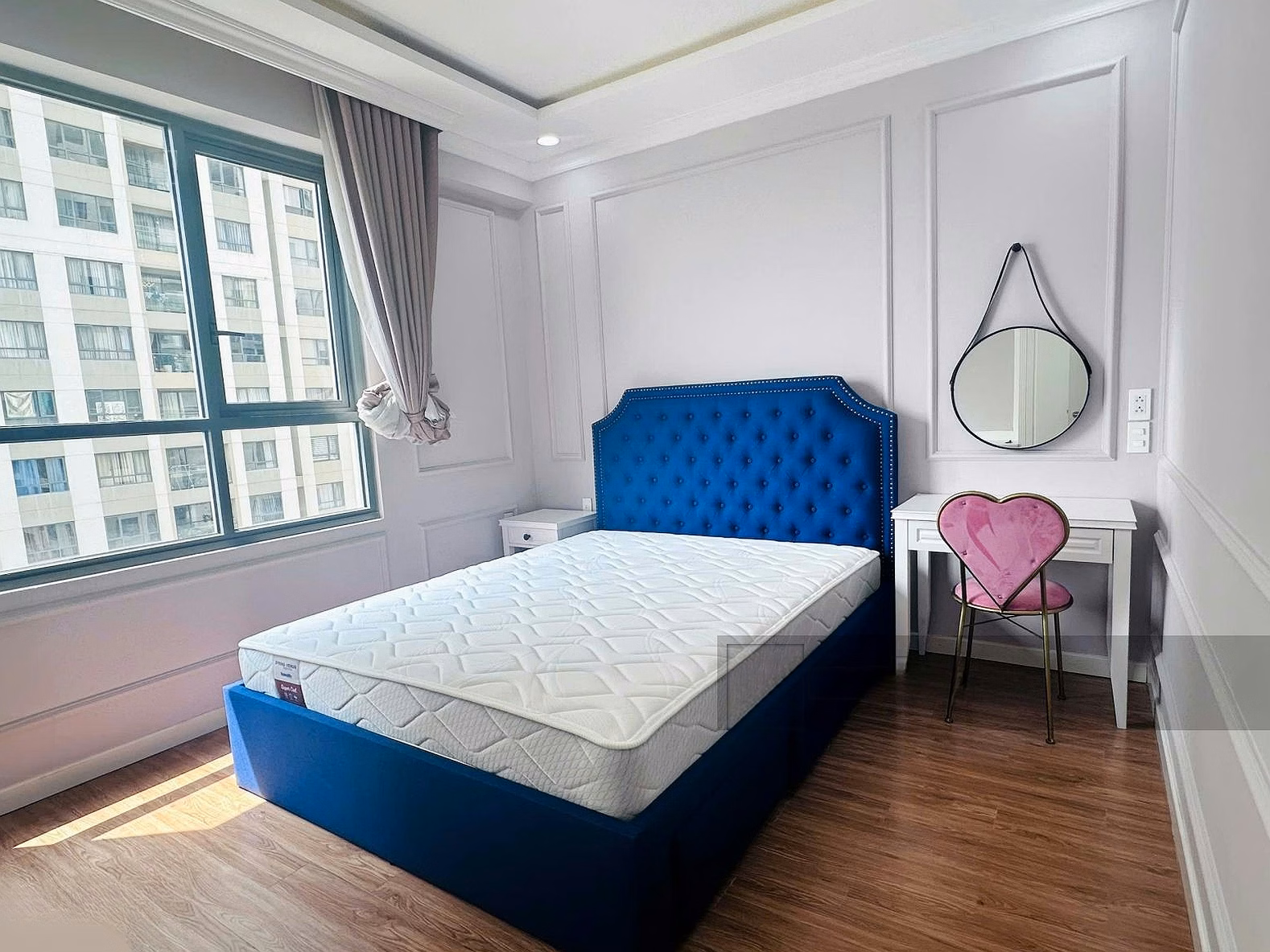 Beautiful and rare 3 bedroom 2 bathroom The Gold View apartment for rent with luxurious interior, available for viewing 24.7
