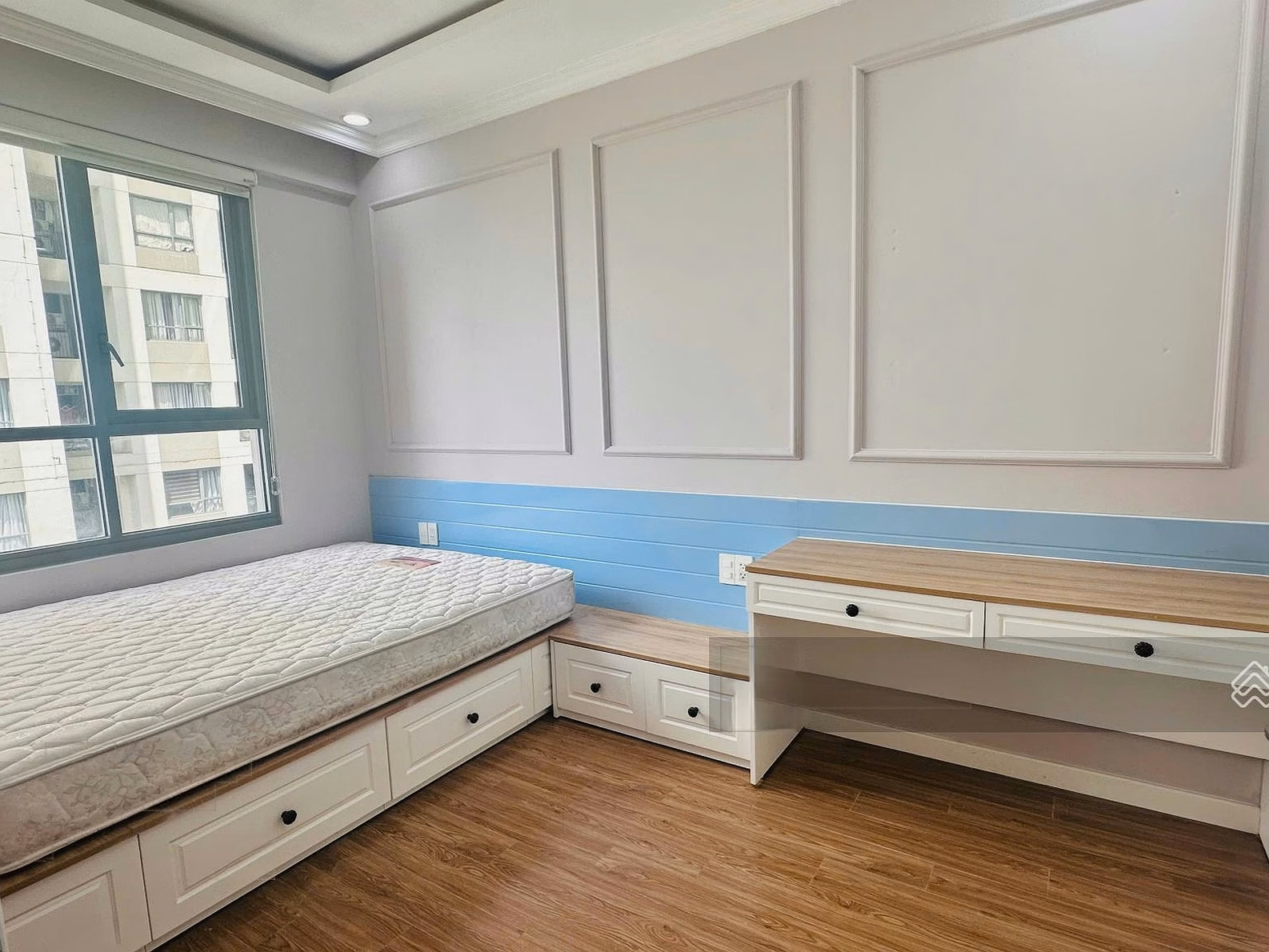 Beautiful and rare 3 bedroom 2 bathroom The Gold View apartment for rent with luxurious interior, available for viewing 24.7