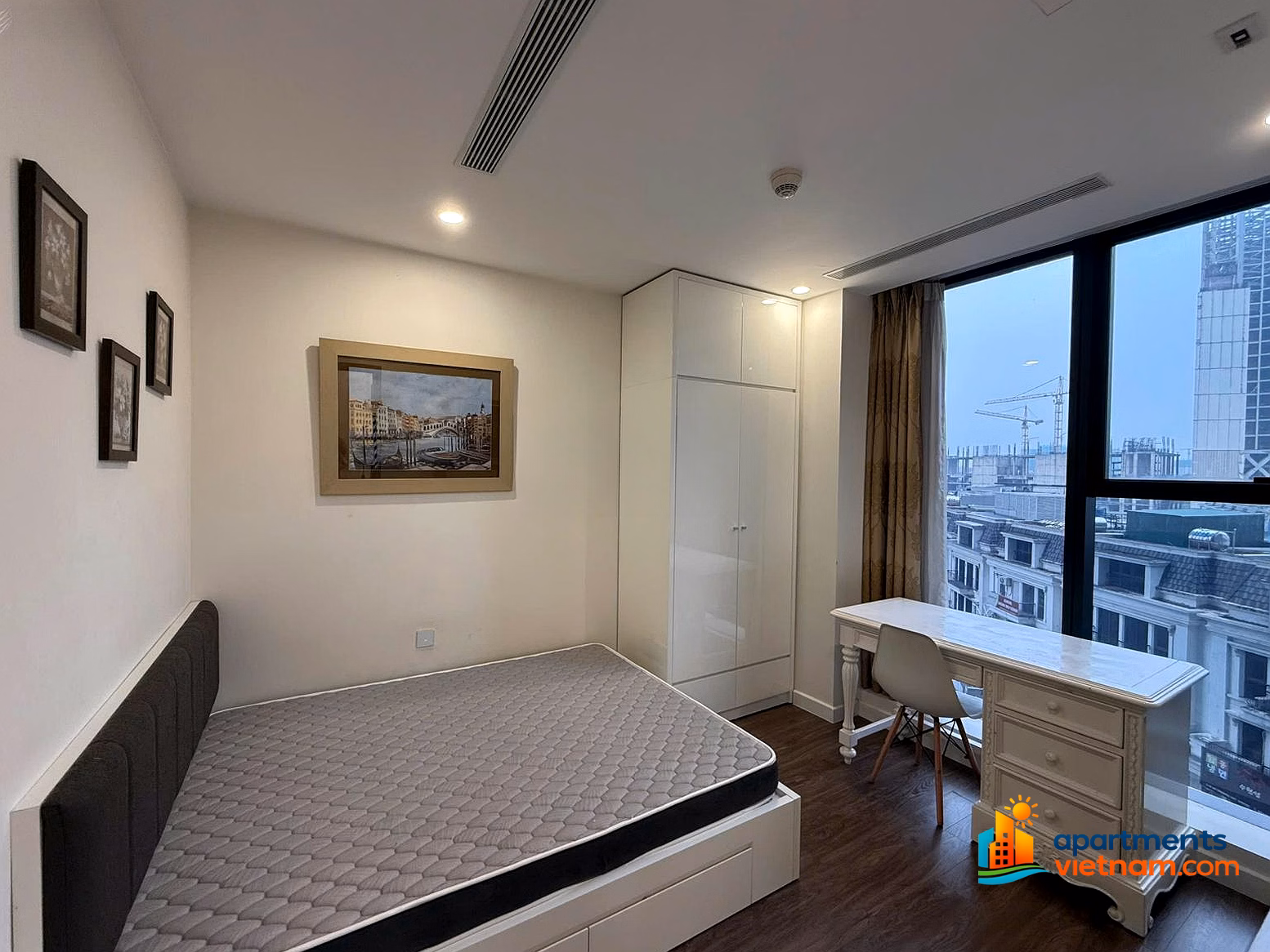 Manh is managing 30 apartments for rent in Sunshine City, move in now