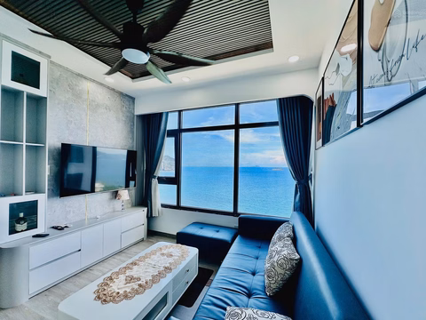 Nha Trang vacation, 2-bedroom apartment with sea view near Hon Chong