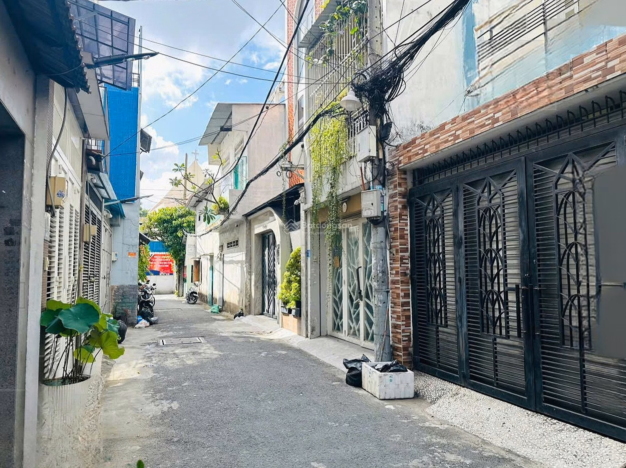 Nice cheap room for rent, especially for quick renters in Tan Binh center