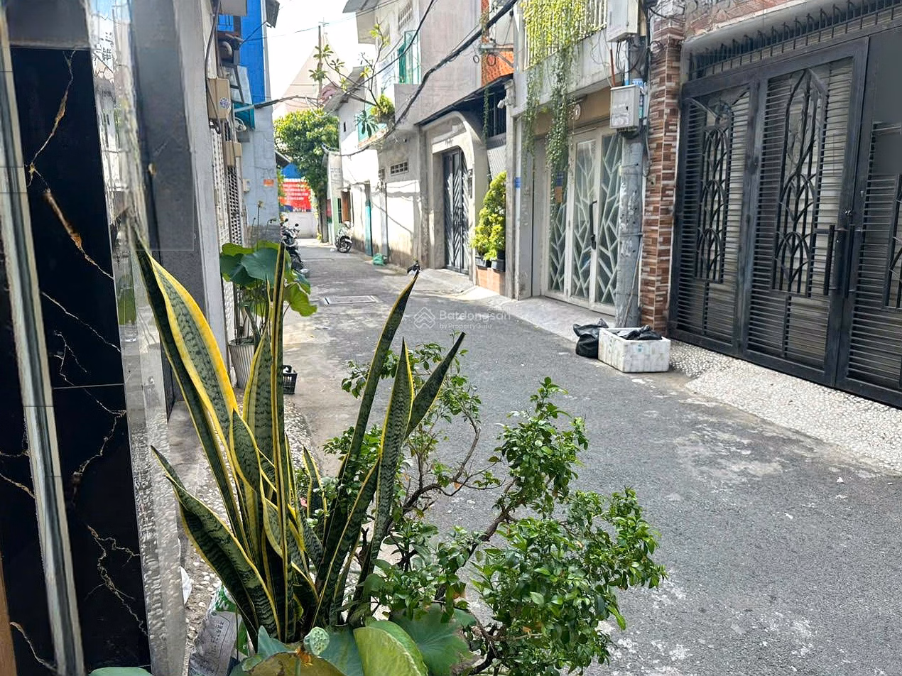 Nice cheap room for rent, especially for quick renters in Tan Binh center