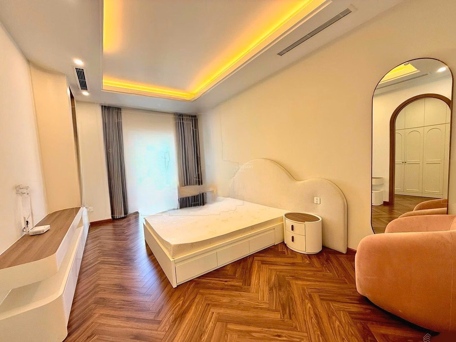 Luxury fully furnished compound villa for rent with area 200m2 at Manhattan Vinhomes District 9