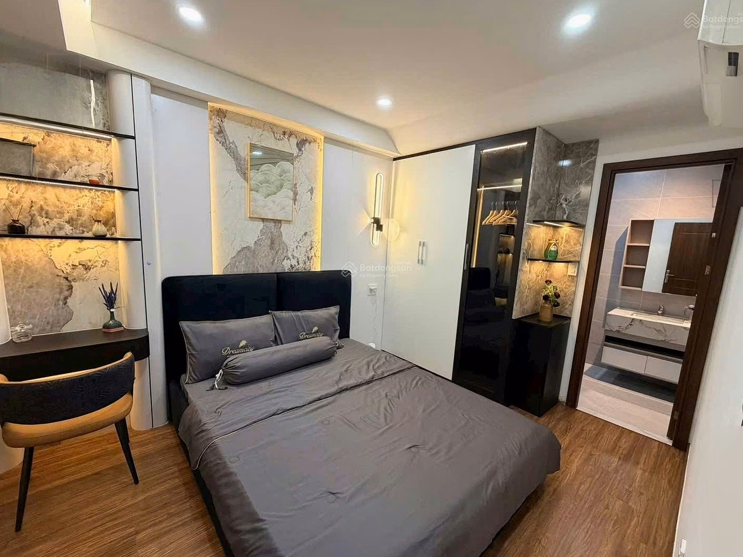 Binh Tan 2-bedroom apartment only 1.9 billion, fully furnished, is this a joke?