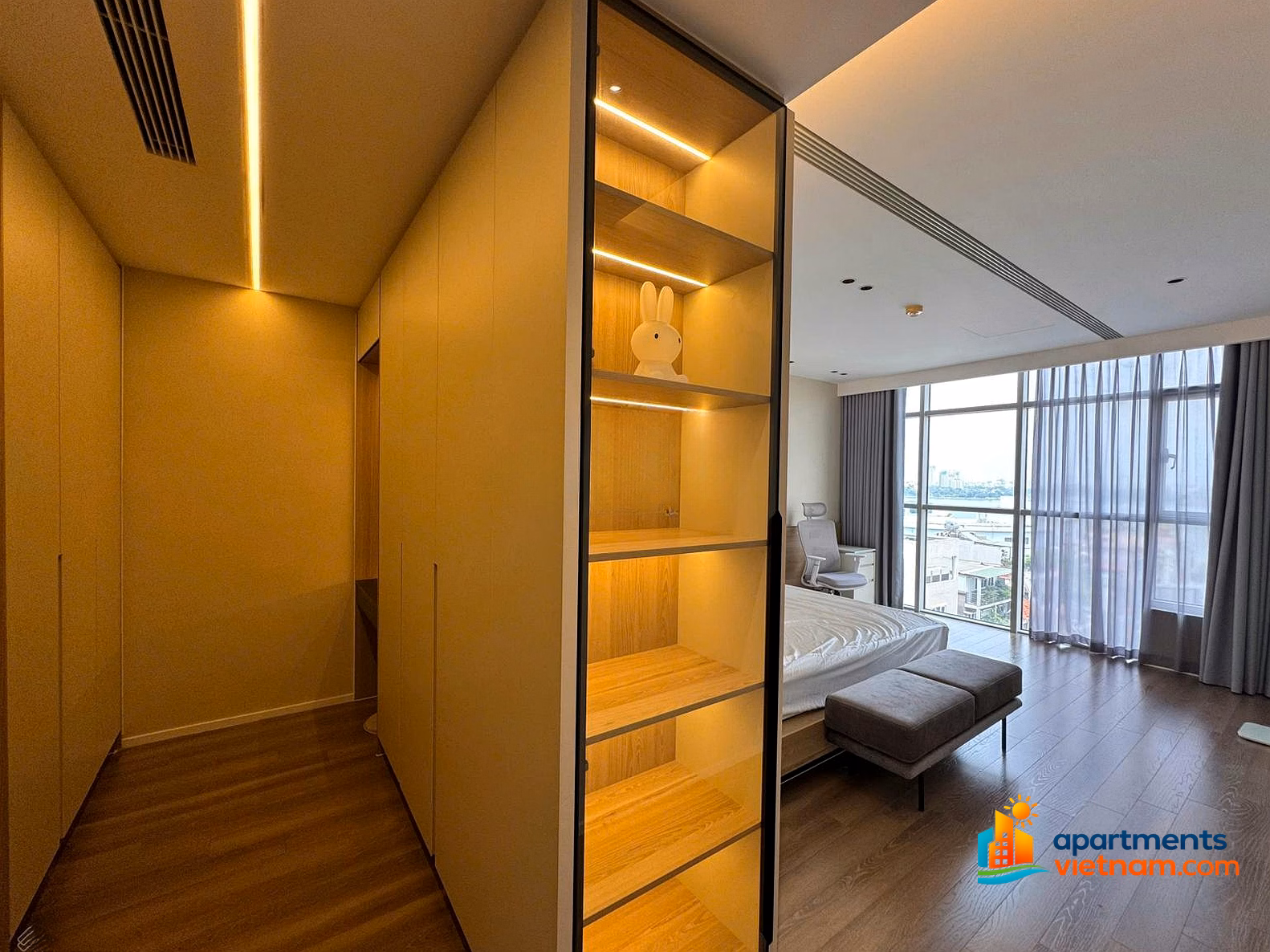 Quick sale of middle floor apartment with West Lake view rooms 102m² - 2 bedrooms