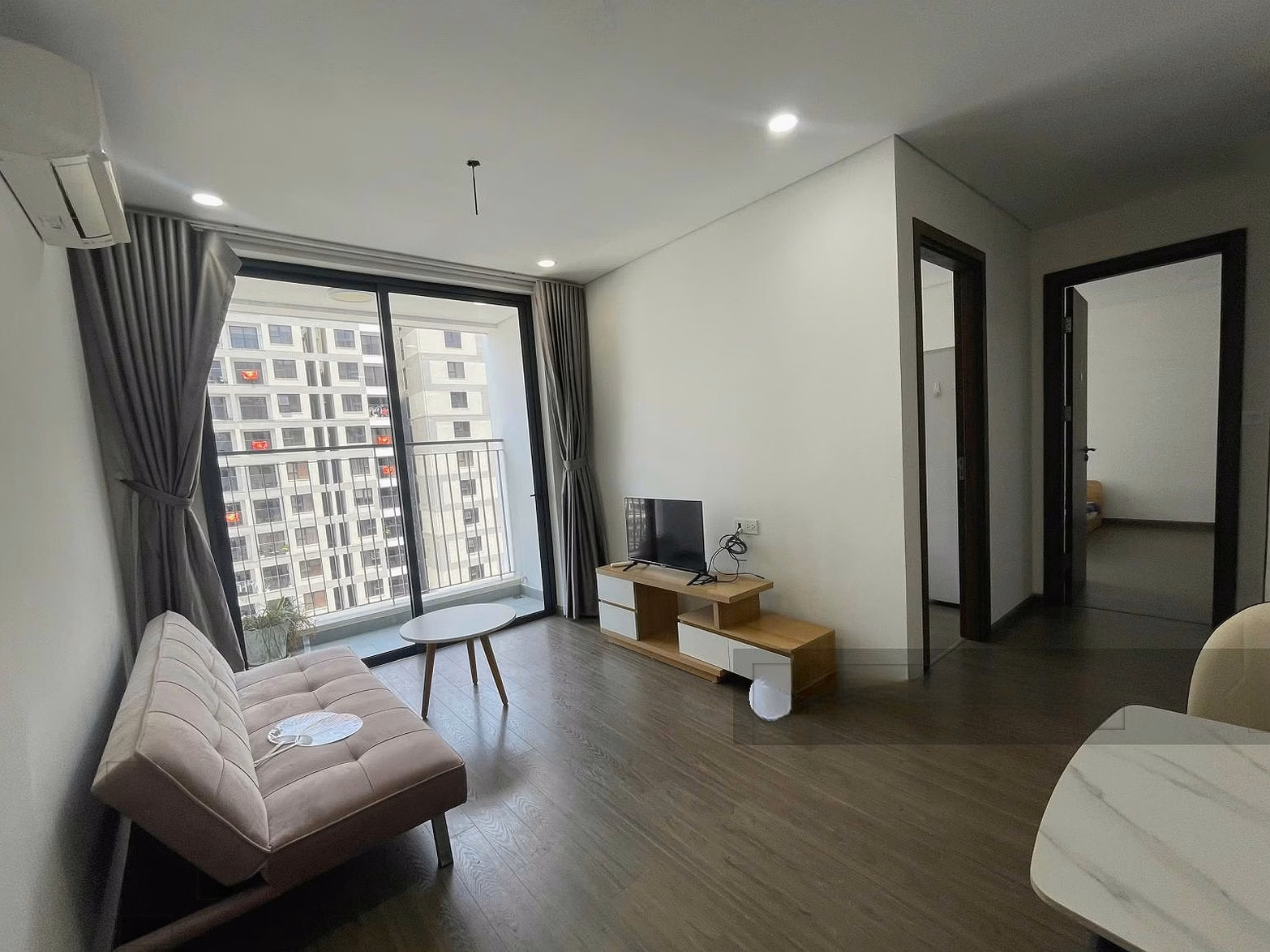 Available 2 bedroom apartment, good reference price in the area of ​​10 million/month full nt FPT***