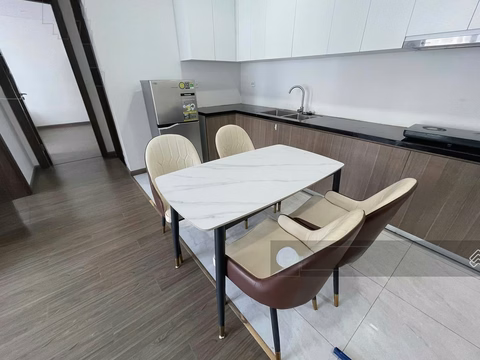 Available 2 bedroom apartment, good reference price in the area of ​​10 million/month full nt FPT. Contact: 0906 565 ***