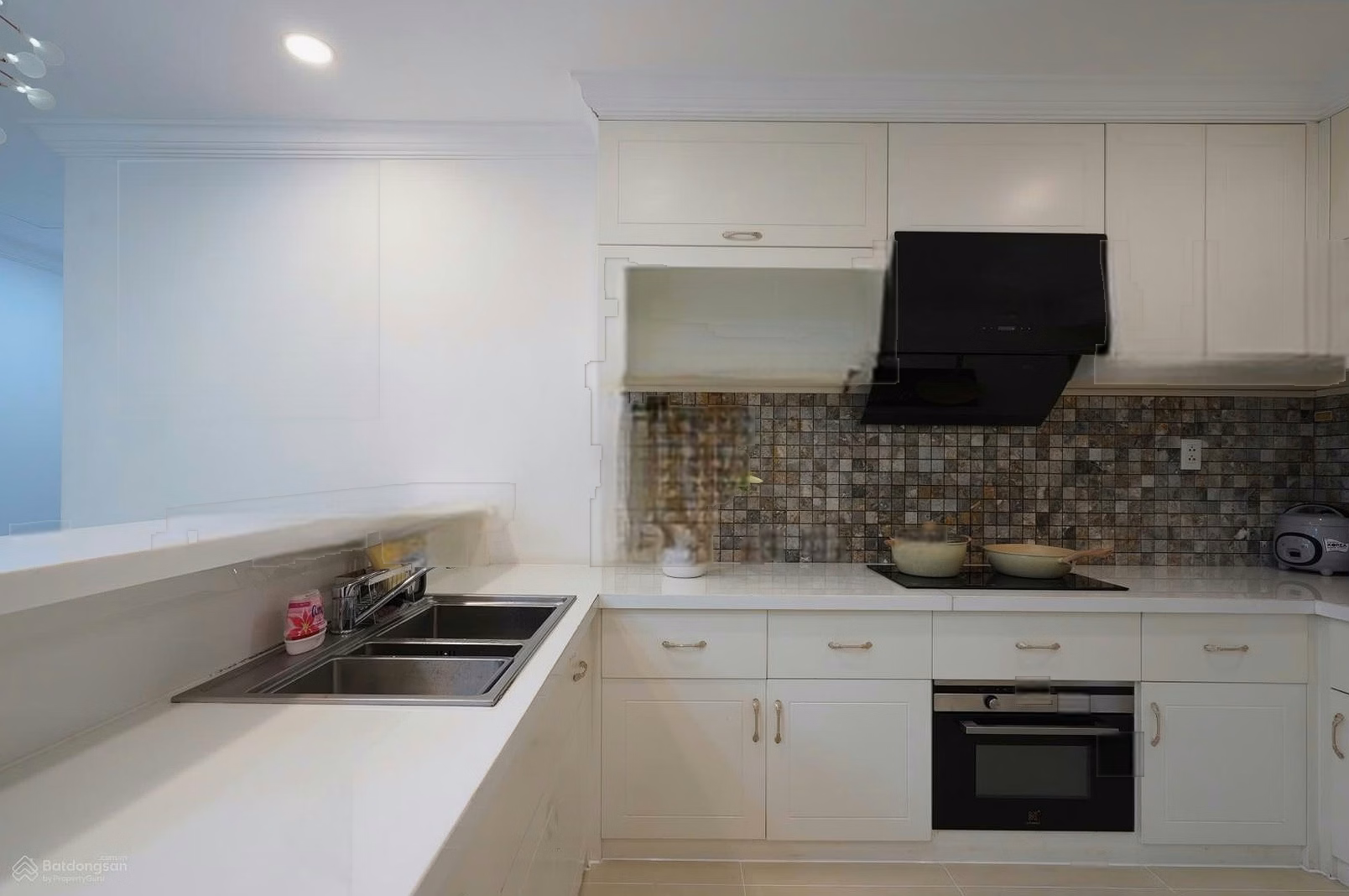 Full shopping cart, super cheap rent, new house, modern furniture, comfortable price. Contact Quynh to see the house