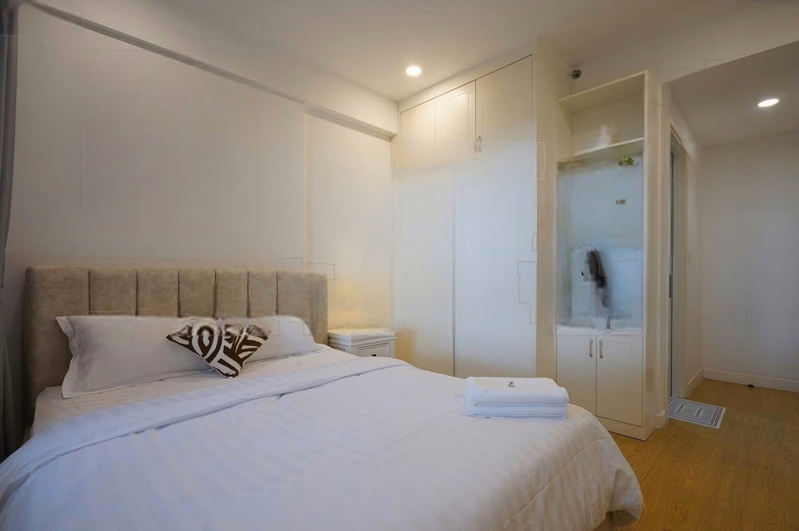 Full shopping cart, super cheap rent, new house, modern furniture, comfortable price. Contact Quynh to see the house