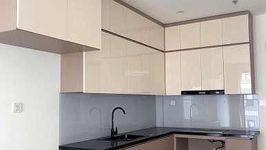 My owner rents out an apartment in SA1 building, 3 bedrooms with invoices starting from 10 million/month, you can move in right away