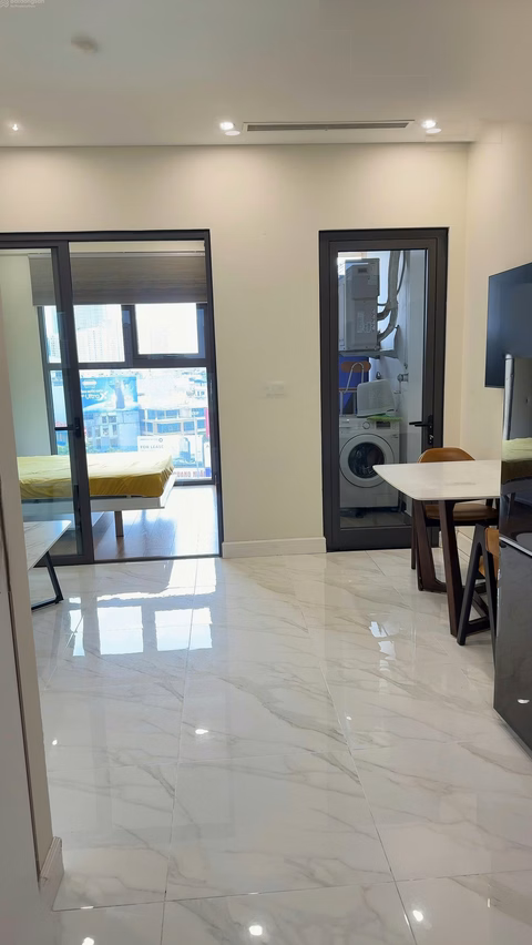 Need to rent luxury studio apartment at D. El Dorado - Tay Ho - price 11 million/month. Contact 0363 728 ***