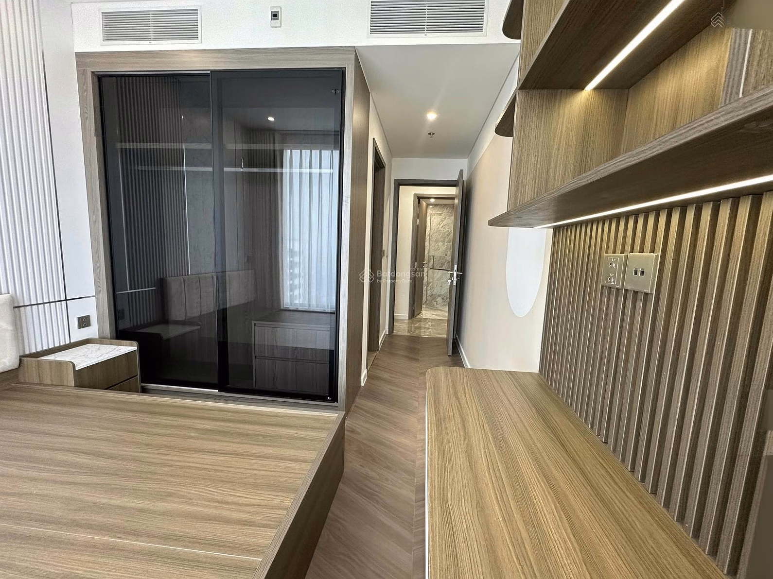 The owner sent the brand new luxury 2N2VS Lumiere Evergreen apartment for rent