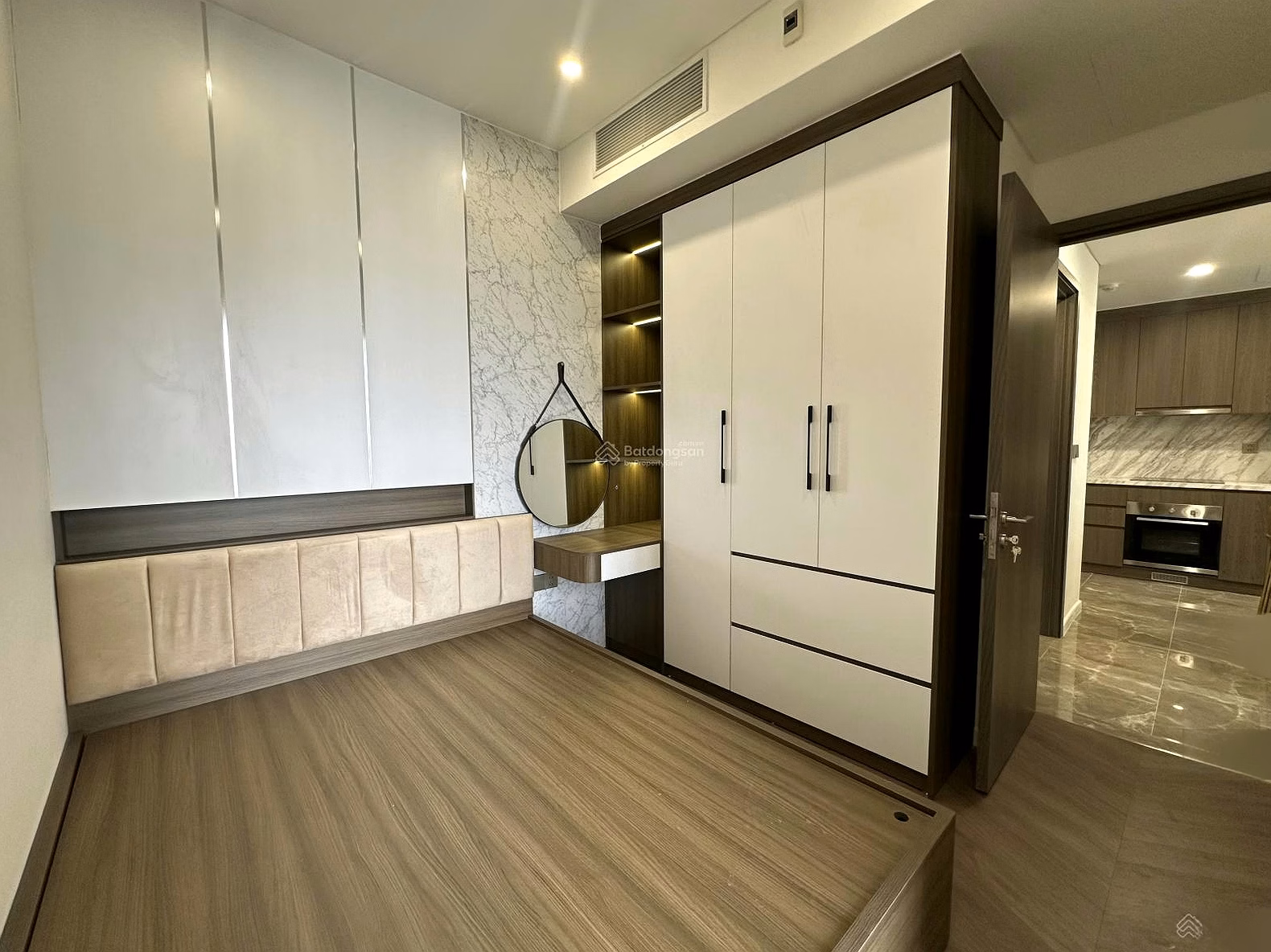 The owner sent the brand new luxury 2N2VS Lumiere Evergreen apartment for rent