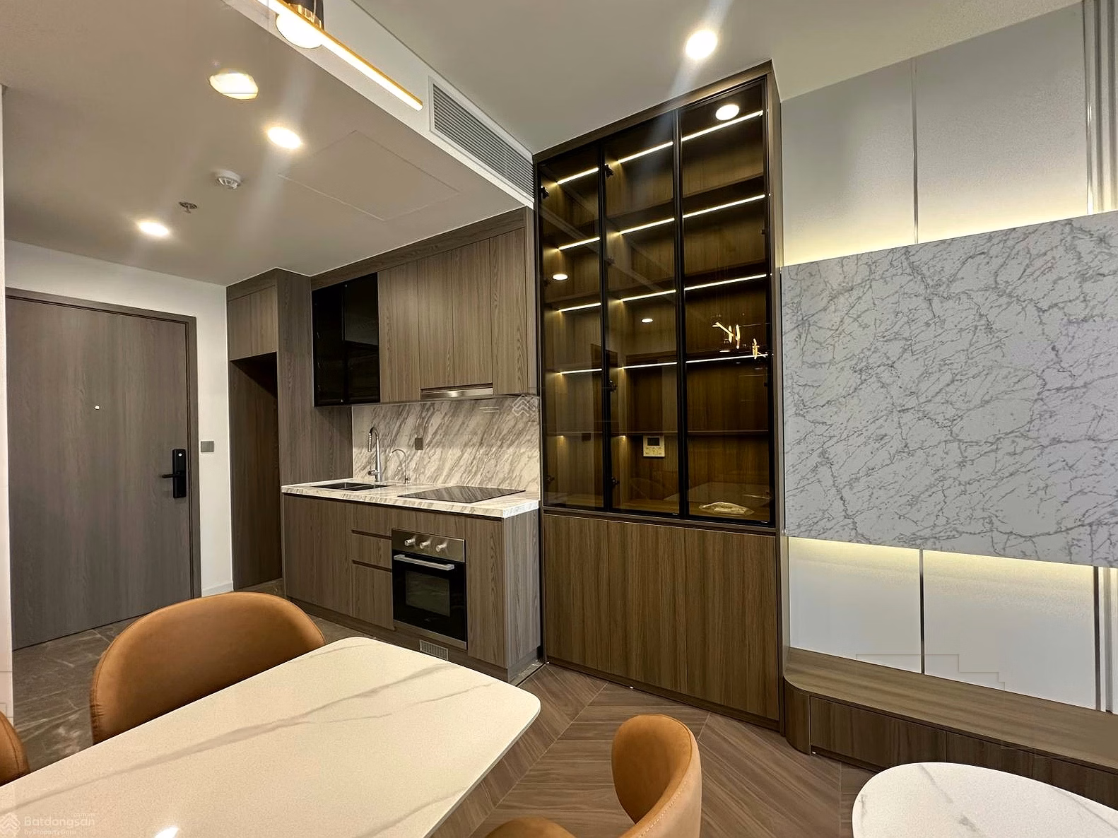 The owner sent the brand new luxury 2N2VS Lumiere Evergreen apartment for rent