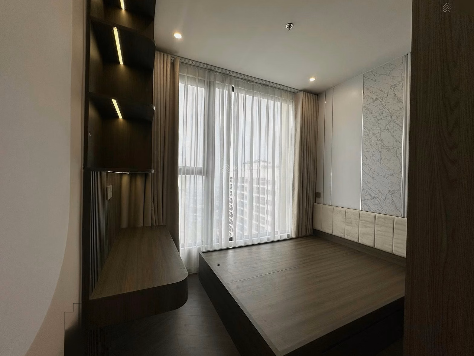 The owner sent the brand new luxury 2N2VS Lumiere Evergreen apartment for rent