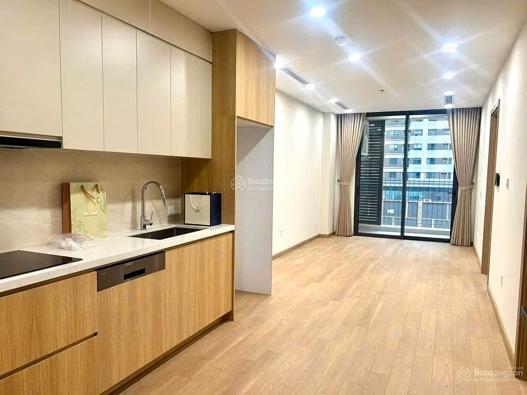Owner quickly rents CH 72m2, building A, beautiful middle floor, free service for 1 year, with car parking slot