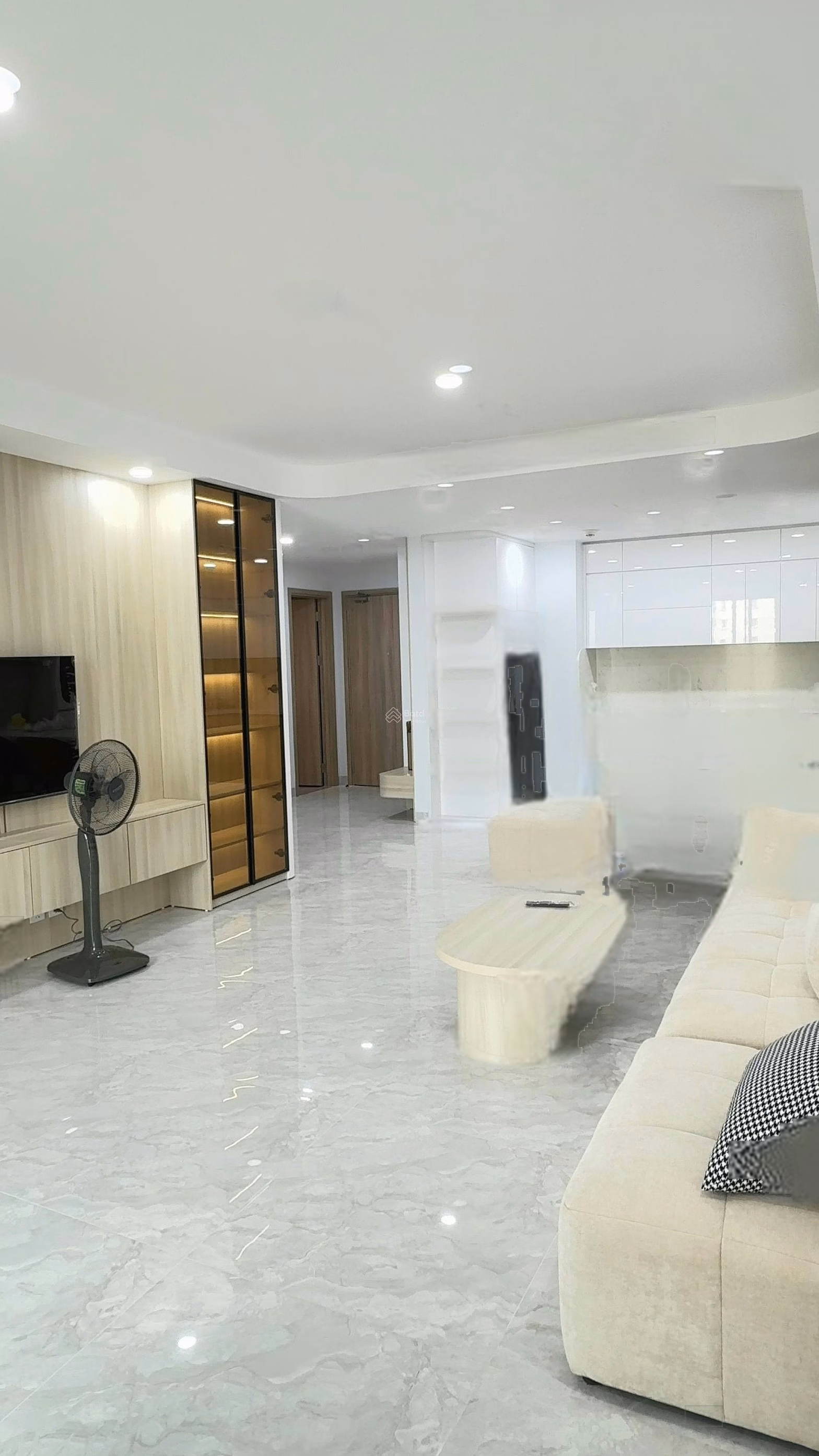 Need to rent fully furnished 2-bedroom apartment at Endless Skyline West Lake project, price 21 million. Contact 0363 728 ***