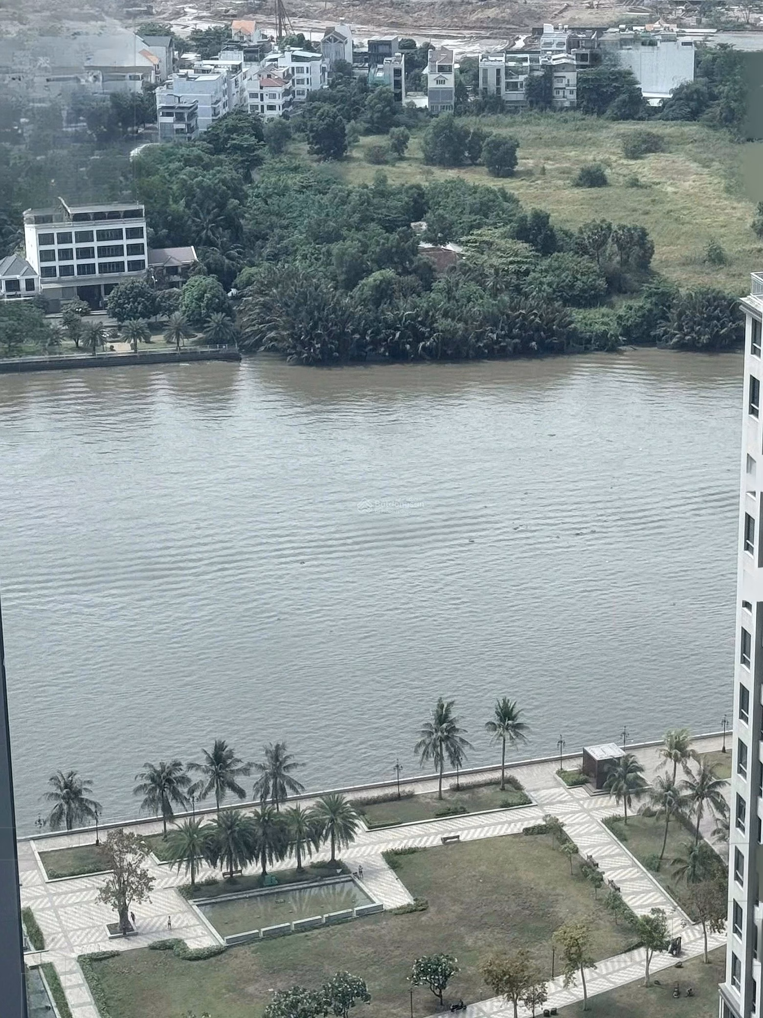 Shock sale during the week 2 bedrooms 89m2 Vinhomes Central Park river view