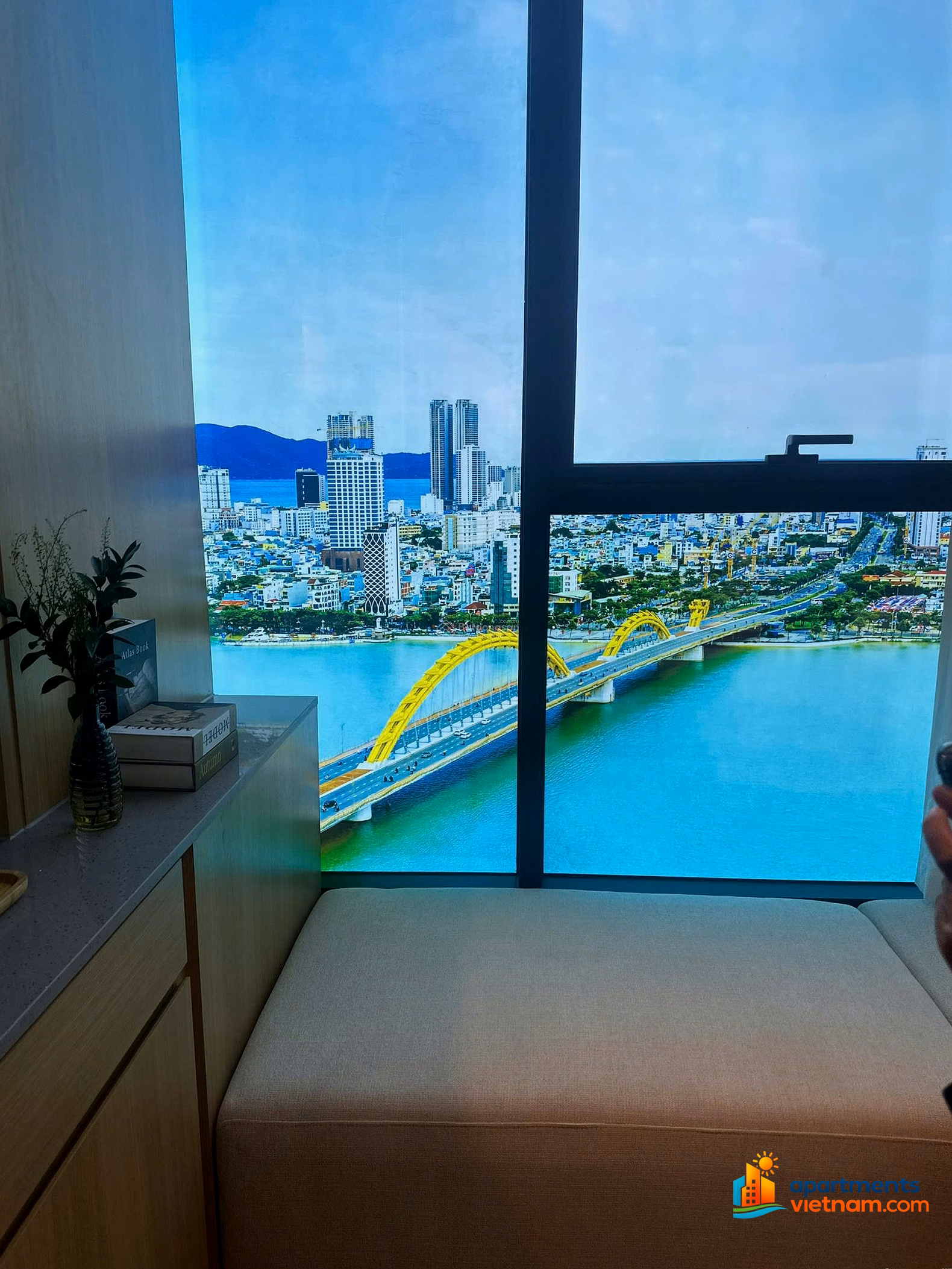 From only 1.2 billion, own an Officetel apartment with a permanent view of the Han River, Dragon Bridge, CVien Apec