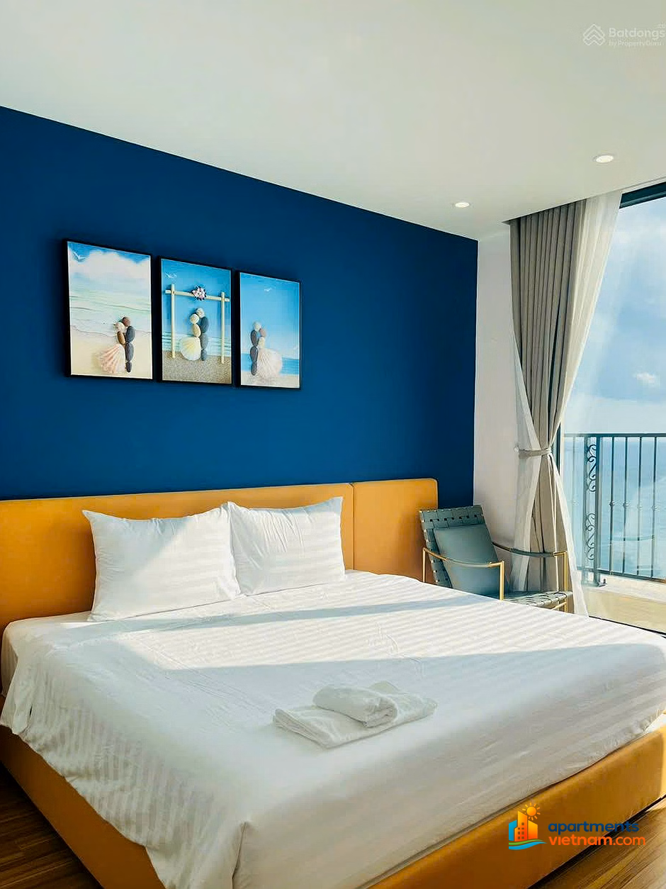 Cut losses of more than 1.8 billion - 1 bedroom with direct sea view - Full view of fireworks & shows - Instant cash flow