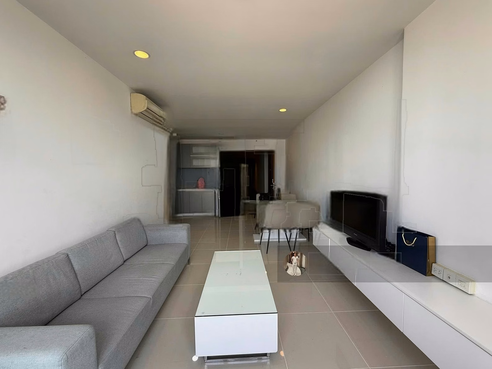 ICON 56 District 4 for rent 3-bedroom apartment, 90m2 wide, fully furnished, balcony overlooking Ben Van Don river