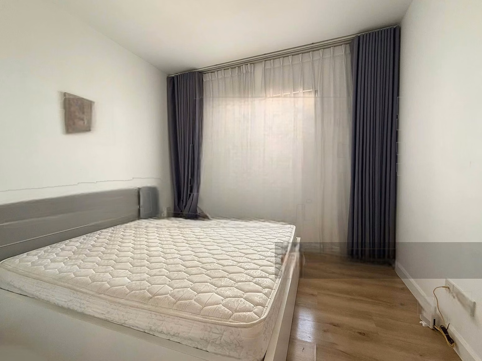 ICON 56 District 4 for rent 3-bedroom apartment, 90m2 wide, fully furnished, balcony overlooking Ben Van Don river