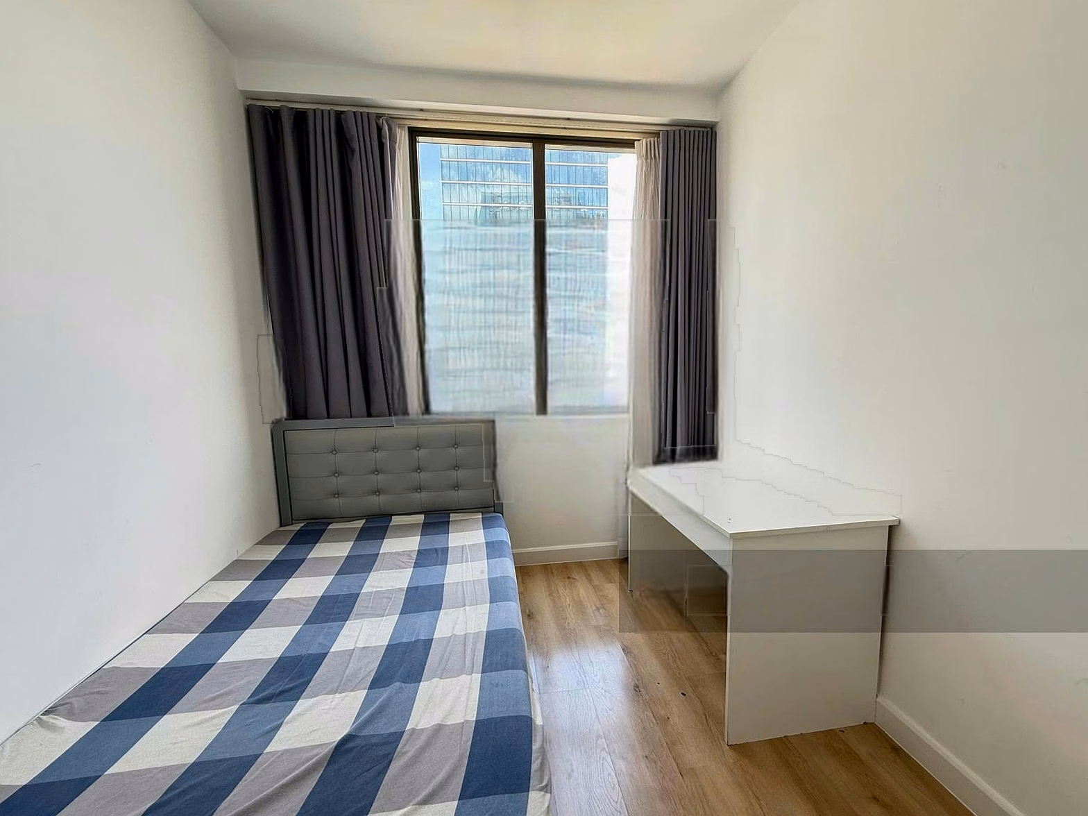 ICON 56 District 4 for rent 3-bedroom apartment, 90m2 wide, fully furnished, balcony overlooking Ben Van Don river
