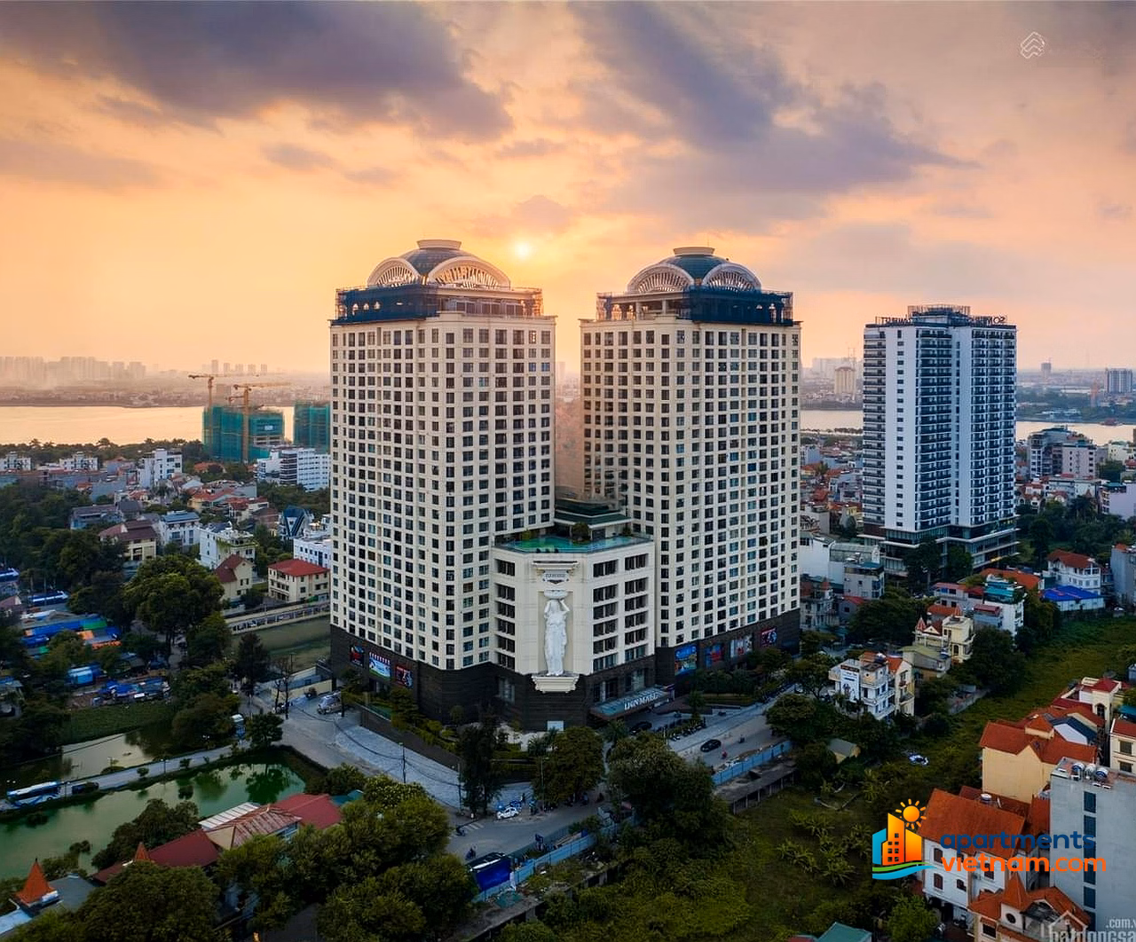 CC D'LE ROI SOLEIL APARTMENT FOR SALE 88M 2BRs2WC, FULL FURNISHED, HIGH FLOOR DIRECT VIEW OF WEST LAKE. RED BOOK. 17 BILLION
