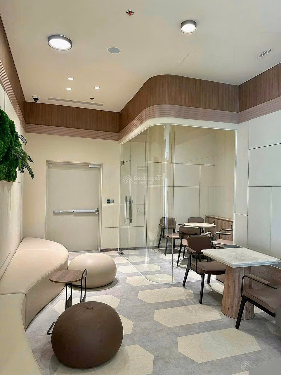 3 bedrooms Urban Green - Good price 18 million/month - Fully furnished with Van Phuc view + LK81 living right away
