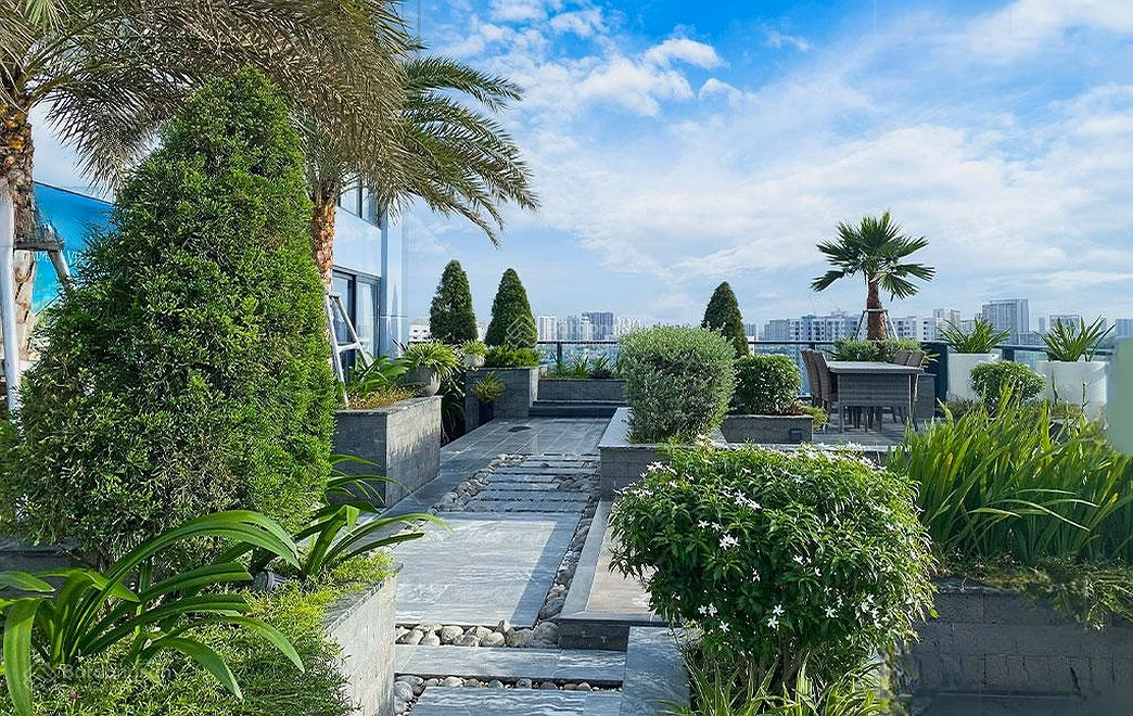 3 bedroom corner apartment with 4 large super vip balconies at Noble Crystal Riverside