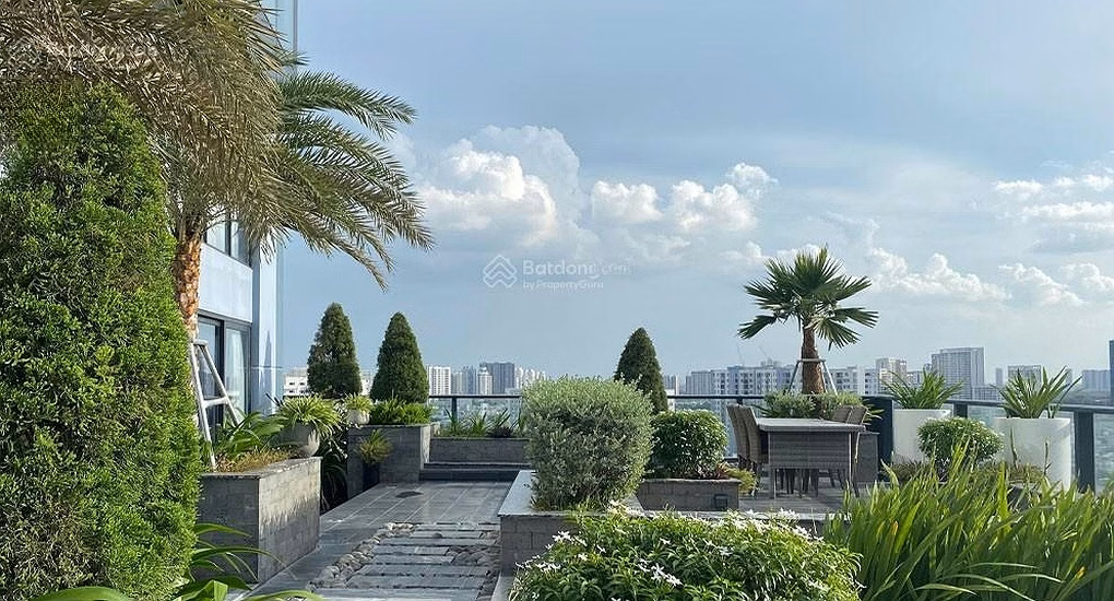 3 bedroom corner apartment with 4 large super vip balconies at Noble Crystal Riverside