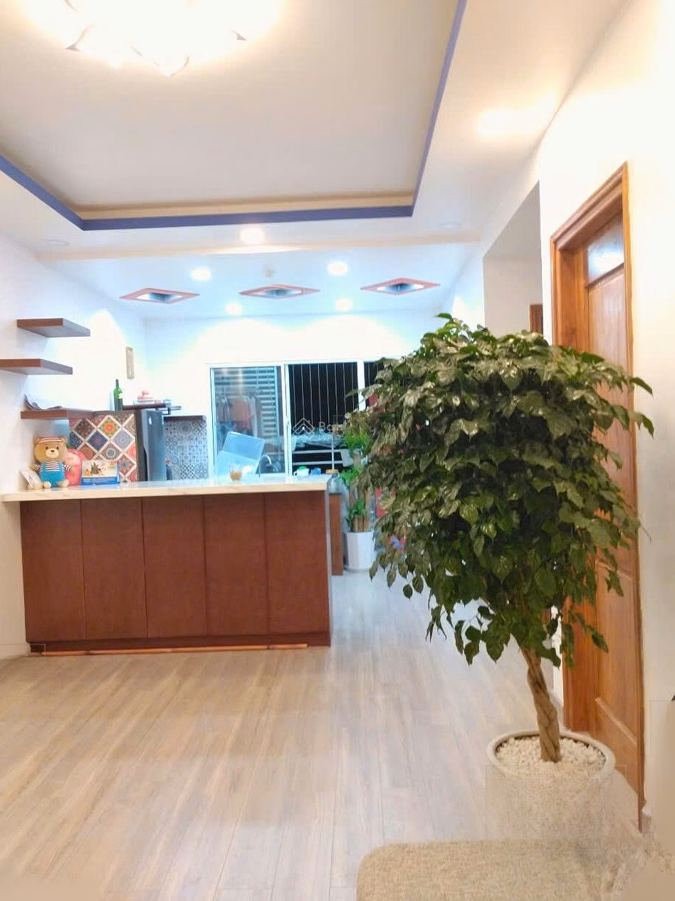 Urgently need money to sell apartment CT6 Vinh Diem Trung at competitive market price, ready furnished, red book available