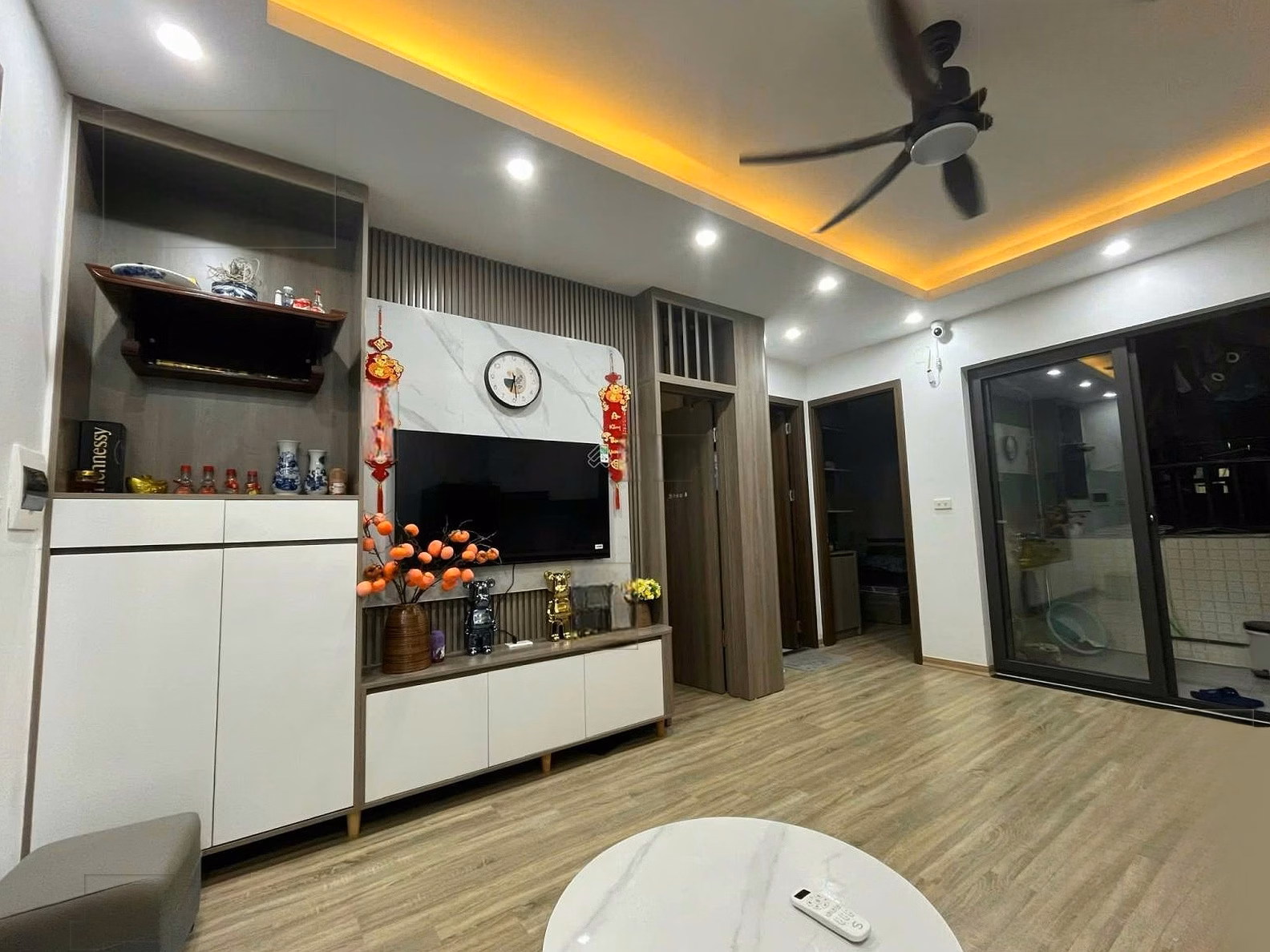Landlord cuts loss of nearly 1 billion - urgent sale - 2 bedroom apartment in HH2 Linh Dam building, fully furnished, price 1.5 billion