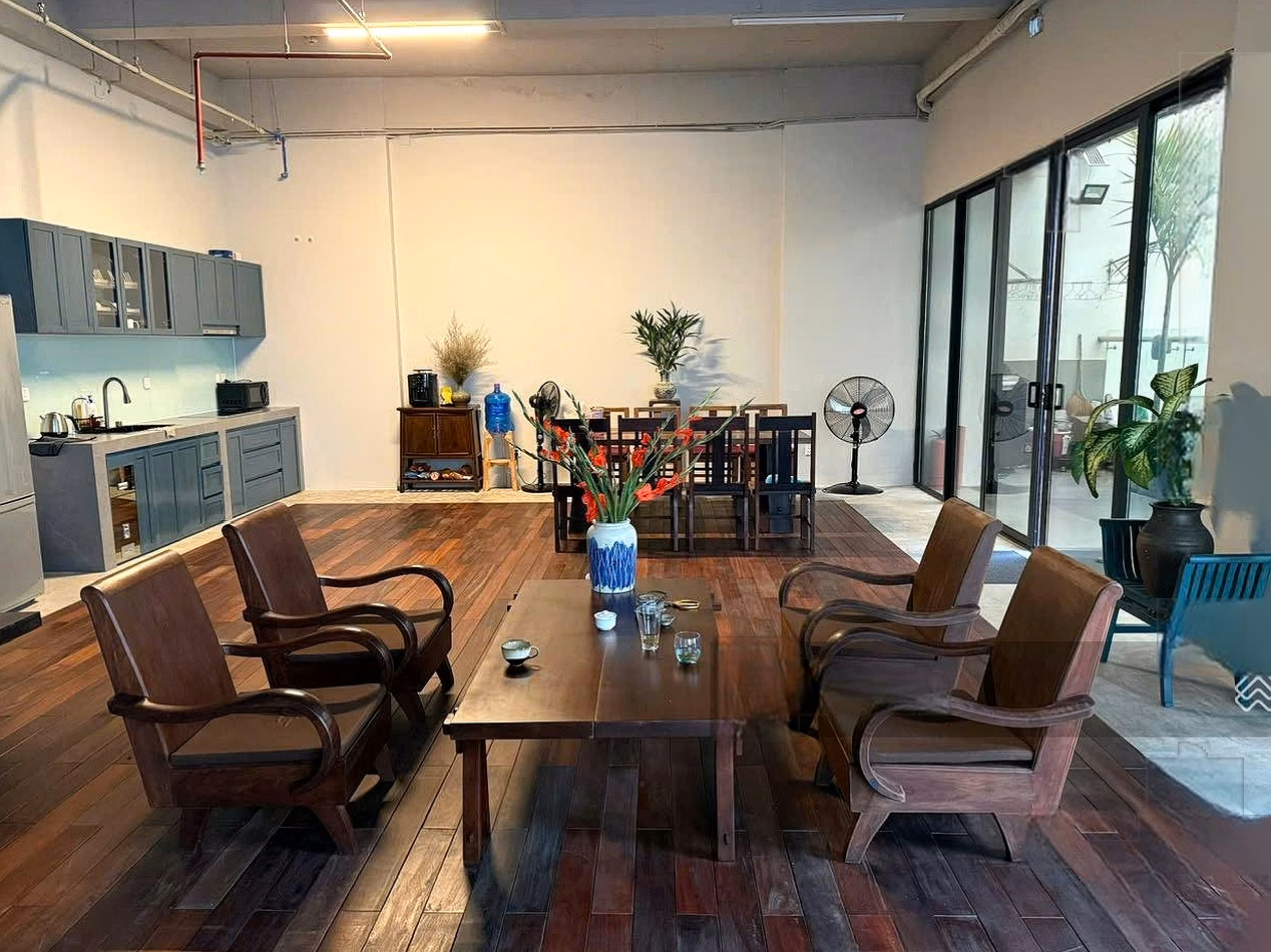 The owner is selling a penthouse apartment in HUD Building Nha Trang apartment near the beach for long-term ownership