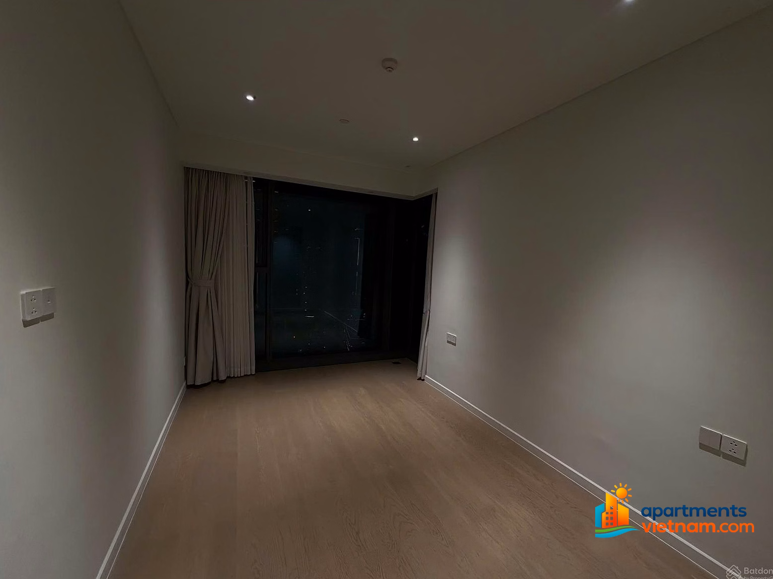 The Opera is a 2-bedroom corner apartment on a high floor with a view of fireworks - Ba Son Bridge