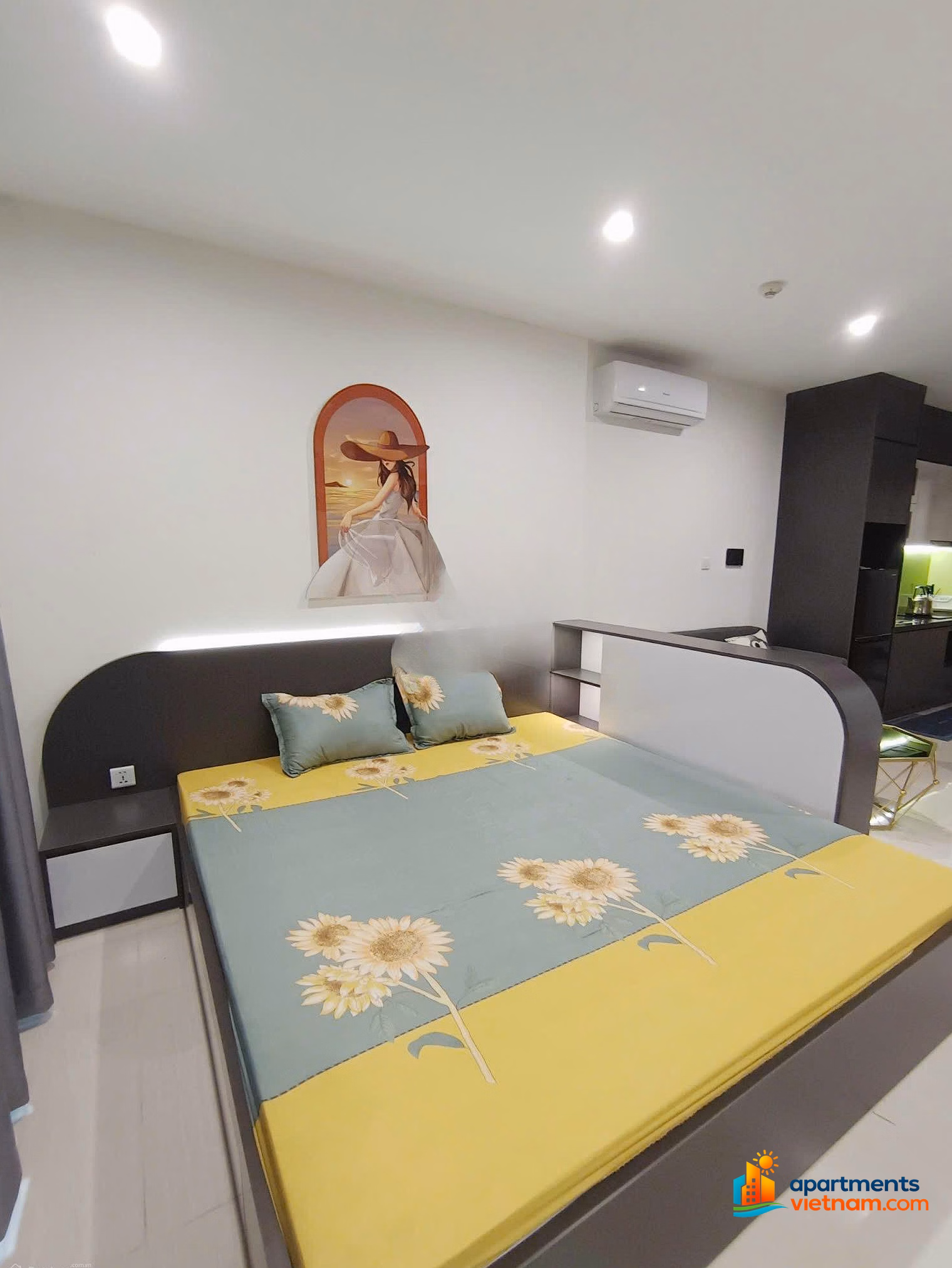 Large studio apartment for rent, area 33.5m2, full of beautiful furniture, price 6 million/month, Vinhomes Ocean Park apartment building