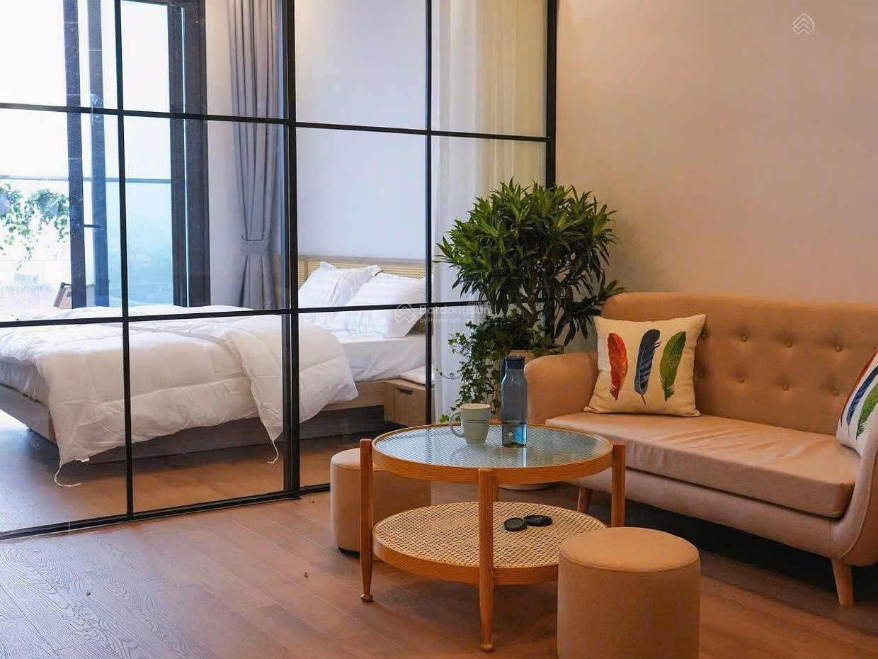 Super hot! Studio apartment for rent in Lancaster, Lang street, 45m2, fully furnished, good price, ready to move in!
