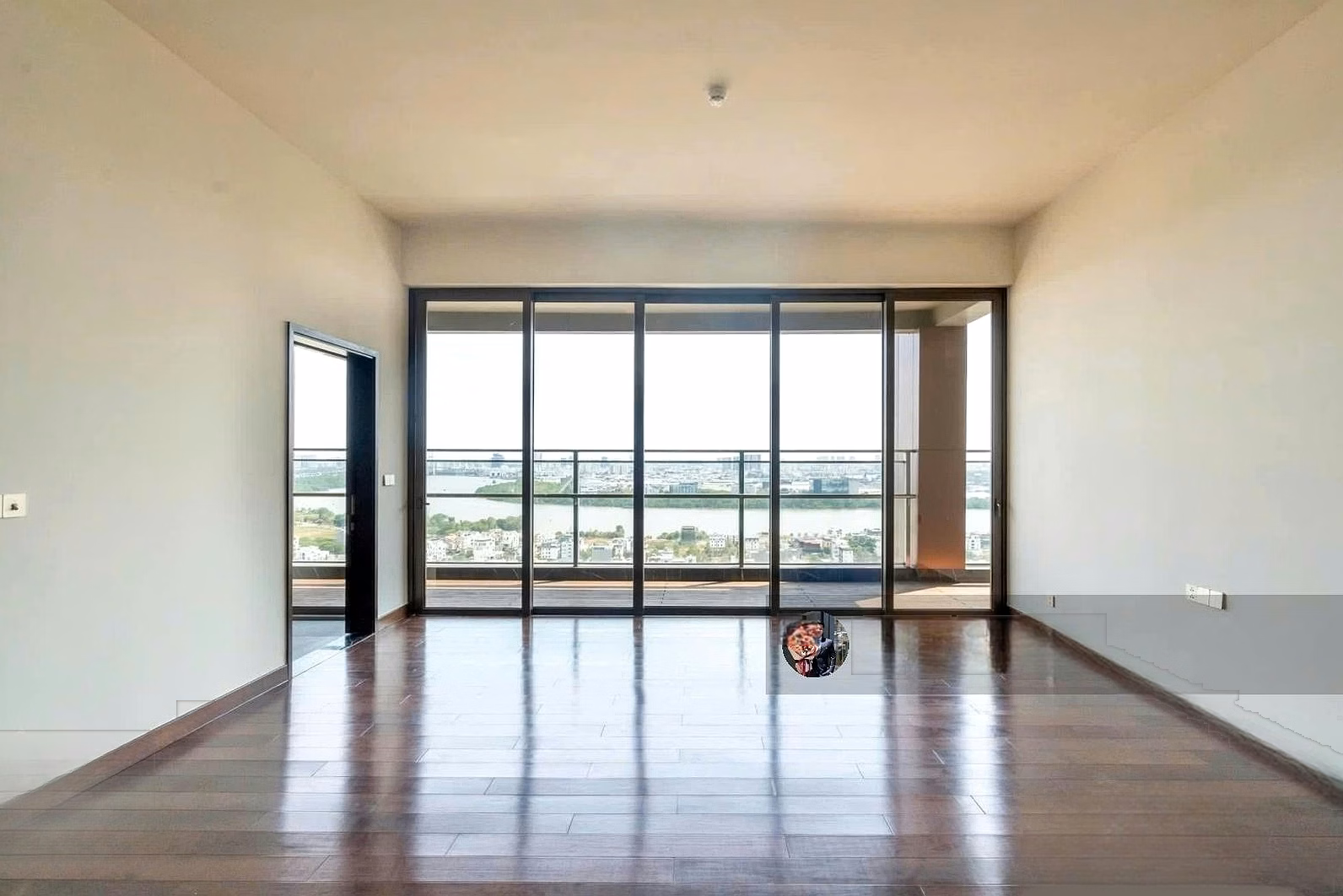 Duc Duy DEFINE sells a beauty queen apartment with 4 bedrooms - 6 bathrooms, 325m2, private pool, standard layout