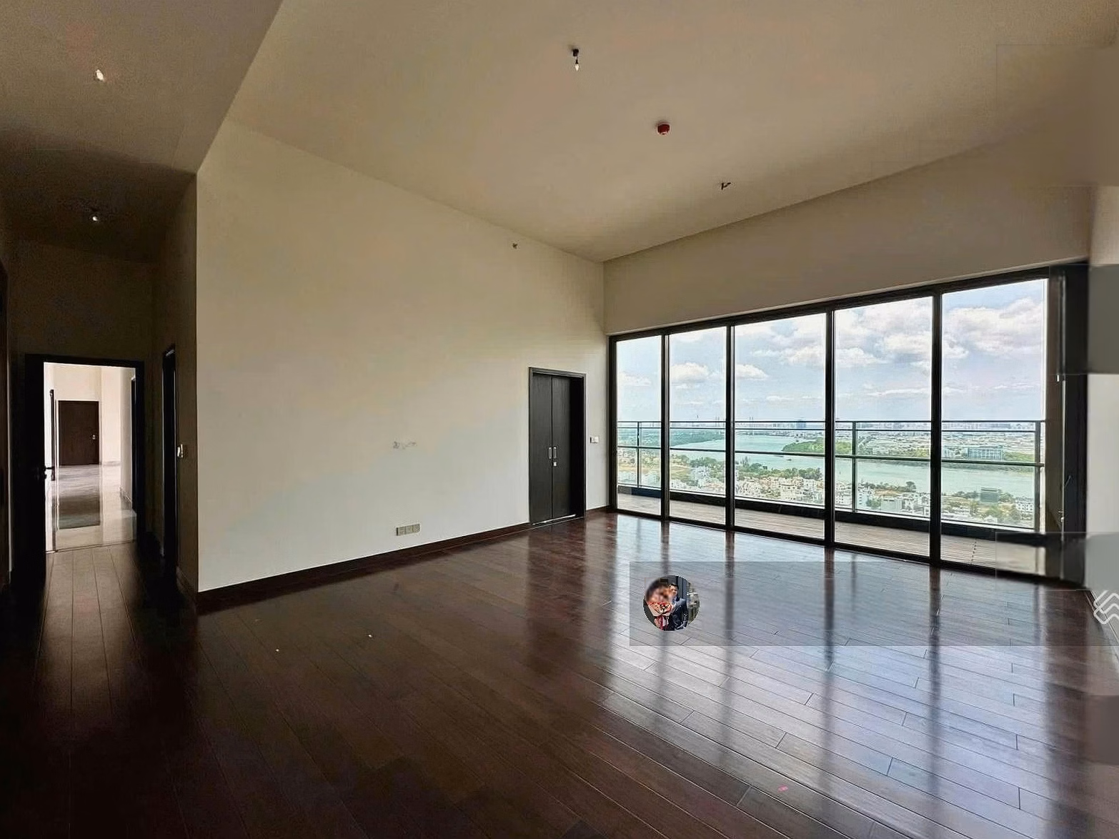 Duc Duy DEFINE sells a beauty queen apartment with 4 bedrooms - 6 bathrooms, 325m2, private pool, standard layout