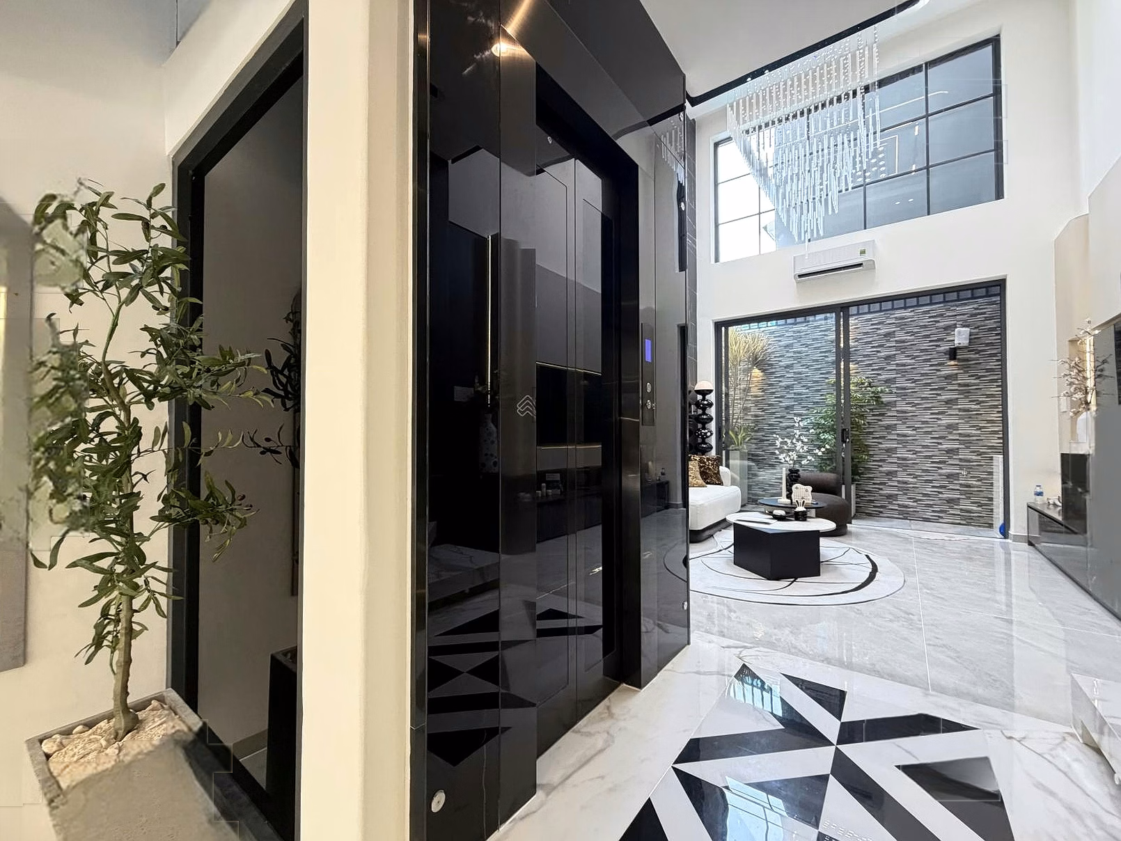 Charming apartment in a synchronized area of ​​300 apartments for all aspects of business and leisure, Ward 15 Tan Binh, 450kg elevator