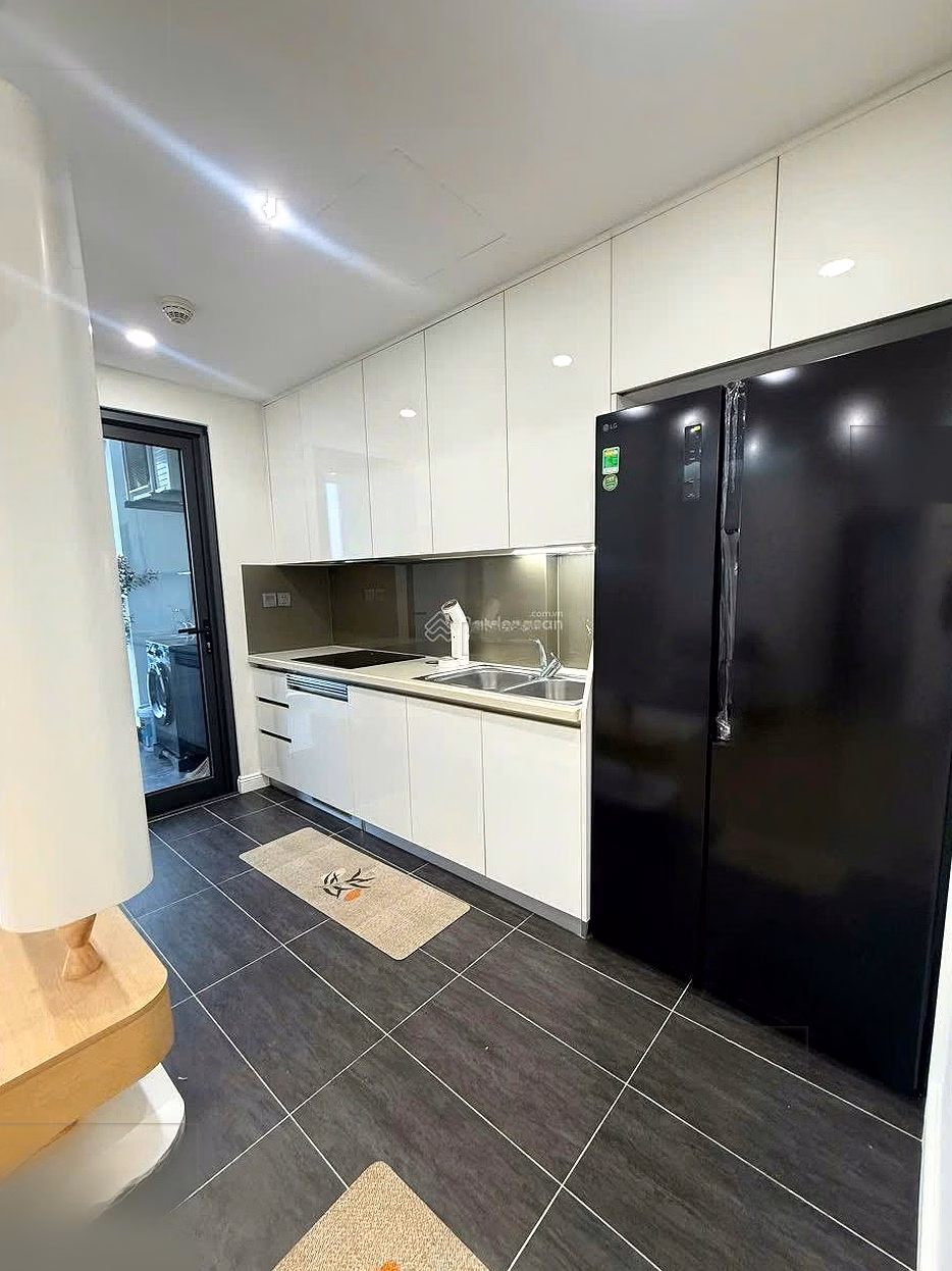 2 bedroom apartment for rent at 6th Element Nguyen Van Huyen. Price only 14 million/month, car slot available