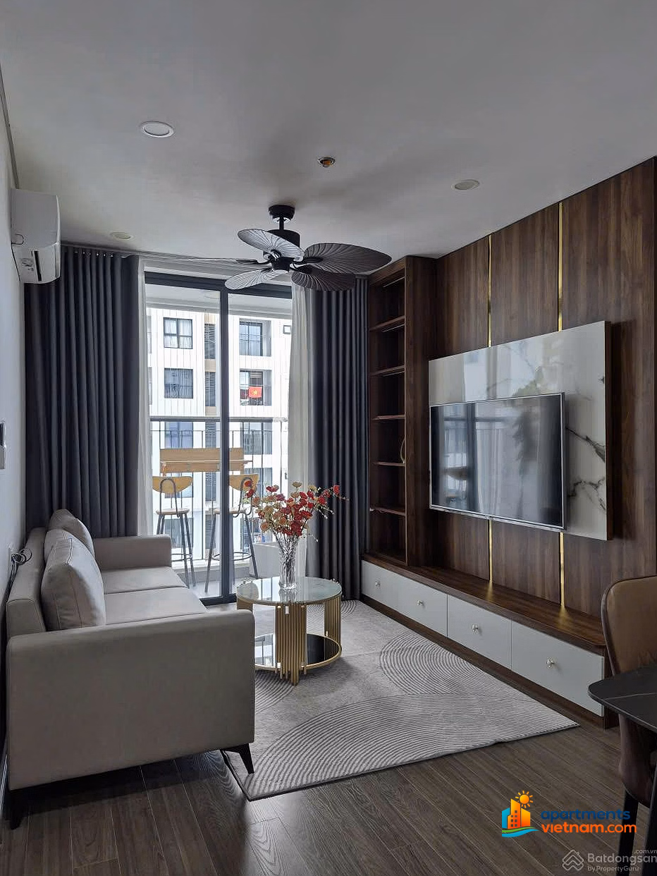 Owner rents 2-bedroom FPT Plaza apartment, fully furnished, immediate occupancy, flexible payment