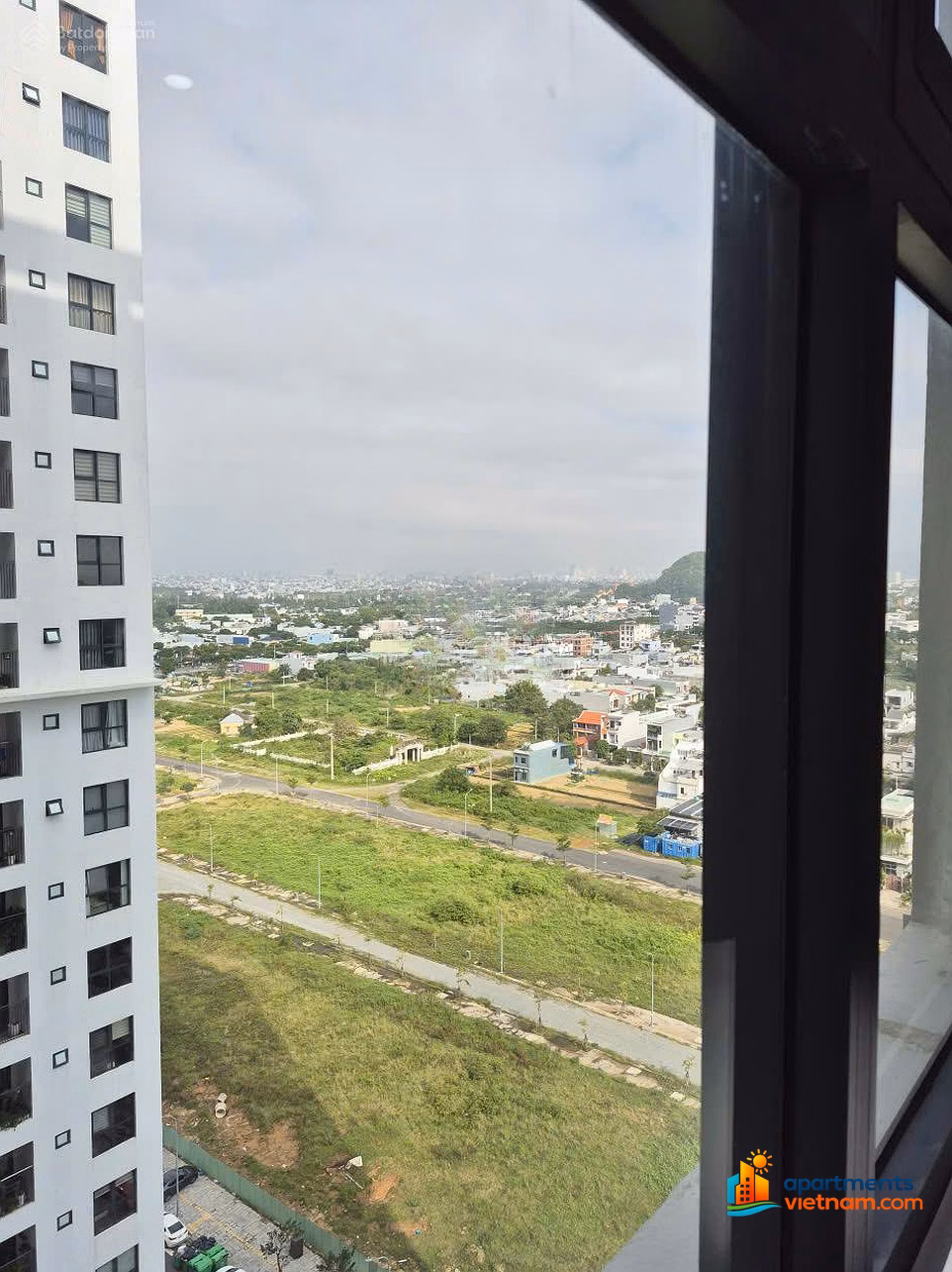 Owner rents 2-bedroom FPT Plaza apartment, fully furnished, immediate occupancy, flexible payment