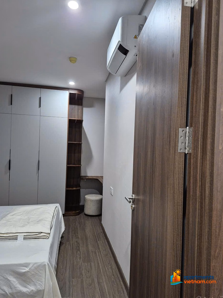 Owner rents 2-bedroom FPT Plaza apartment, fully furnished, immediate occupancy, flexible payment